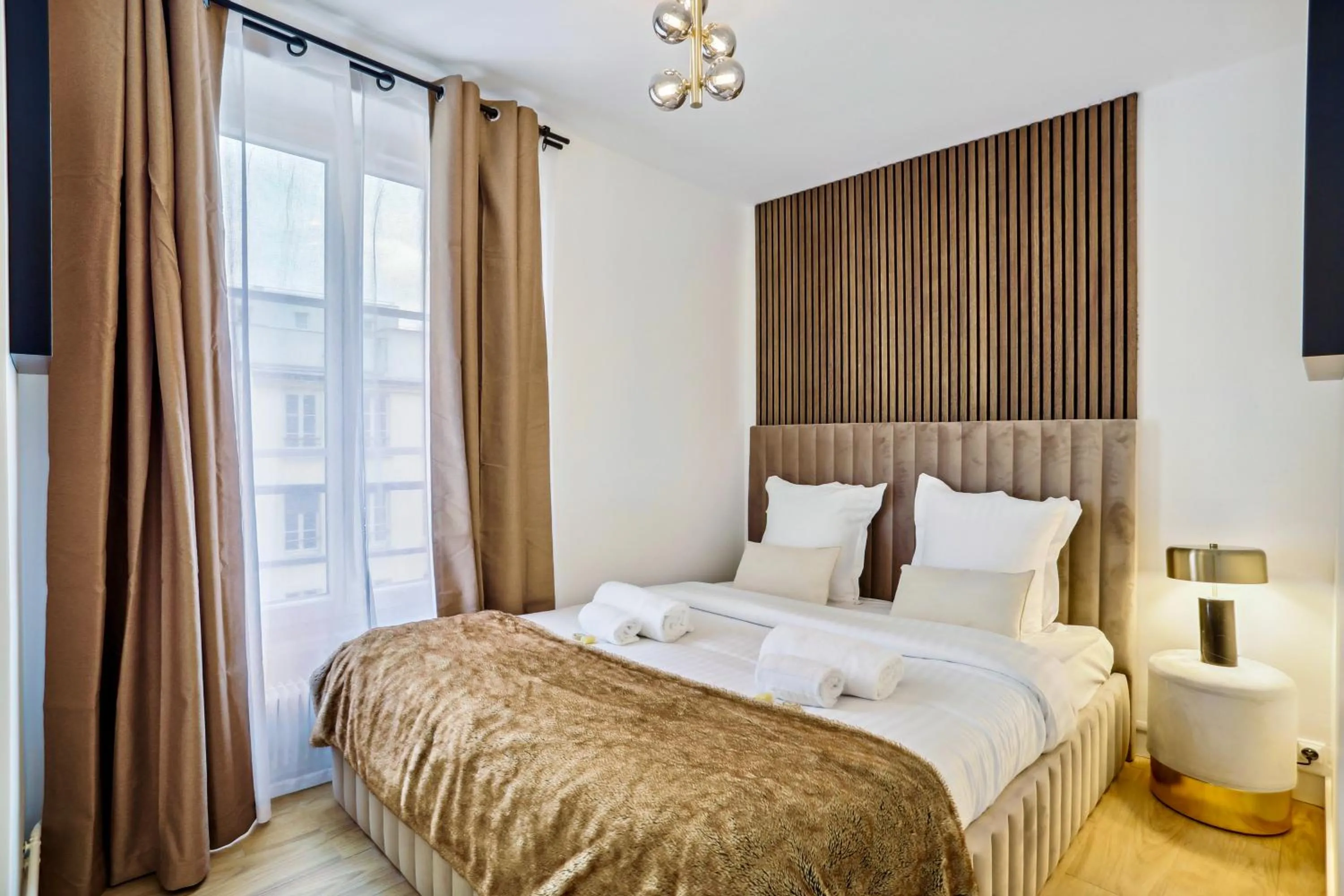 Bed in Beautiful 2BDR near the Eiffel Tower