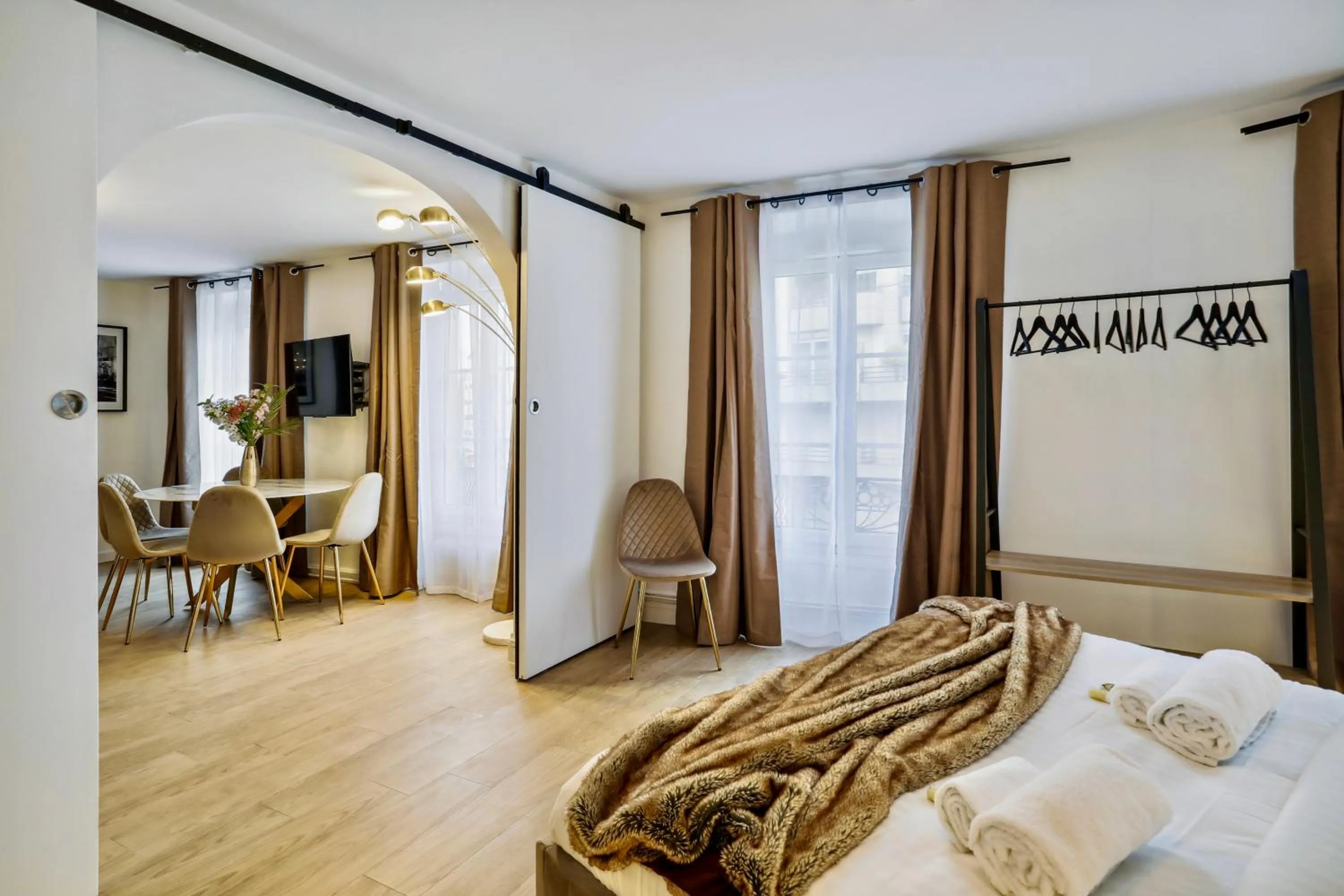 Bed in Beautiful 2BDR near the Eiffel Tower