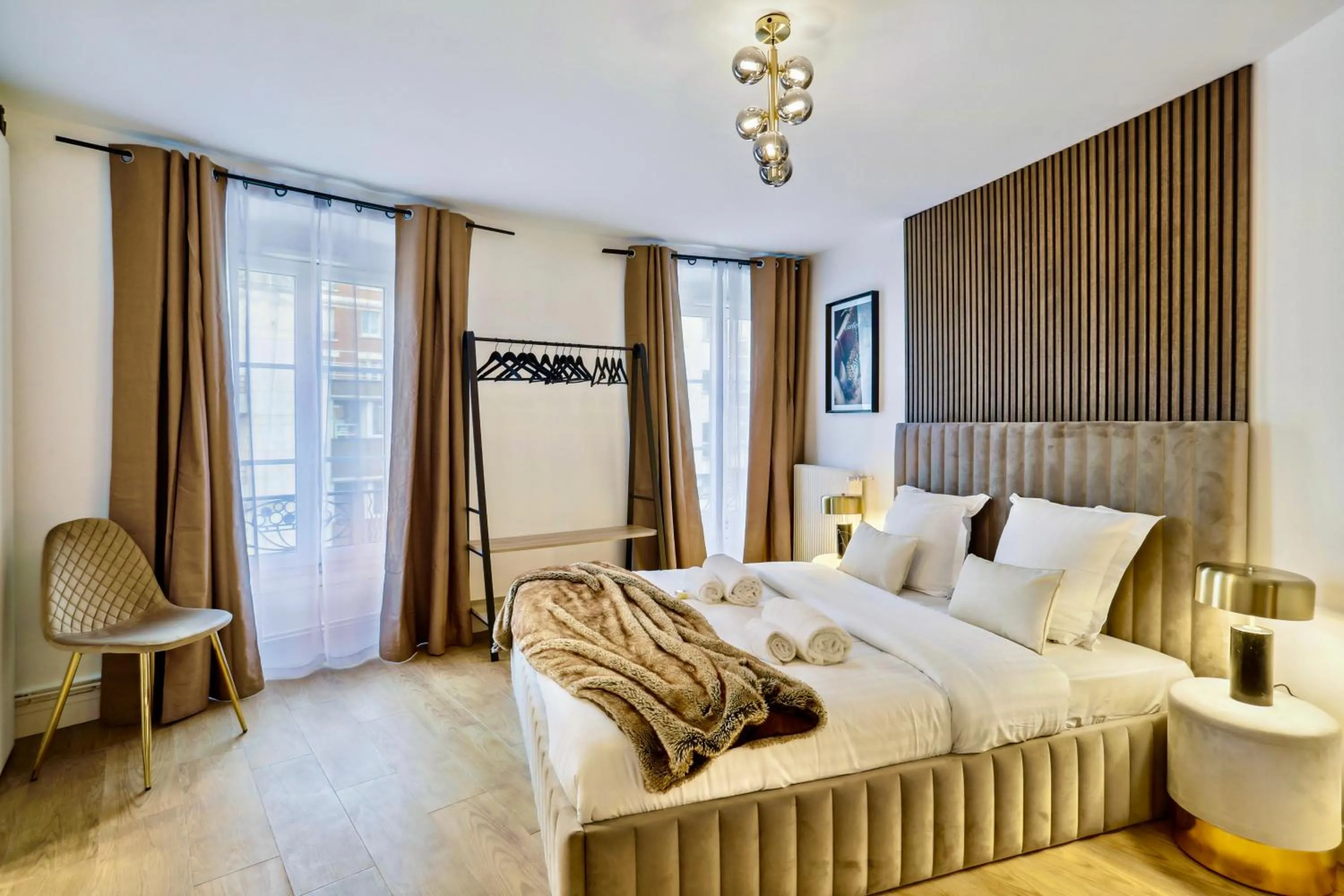 Bed in Beautiful 2BDR near the Eiffel Tower