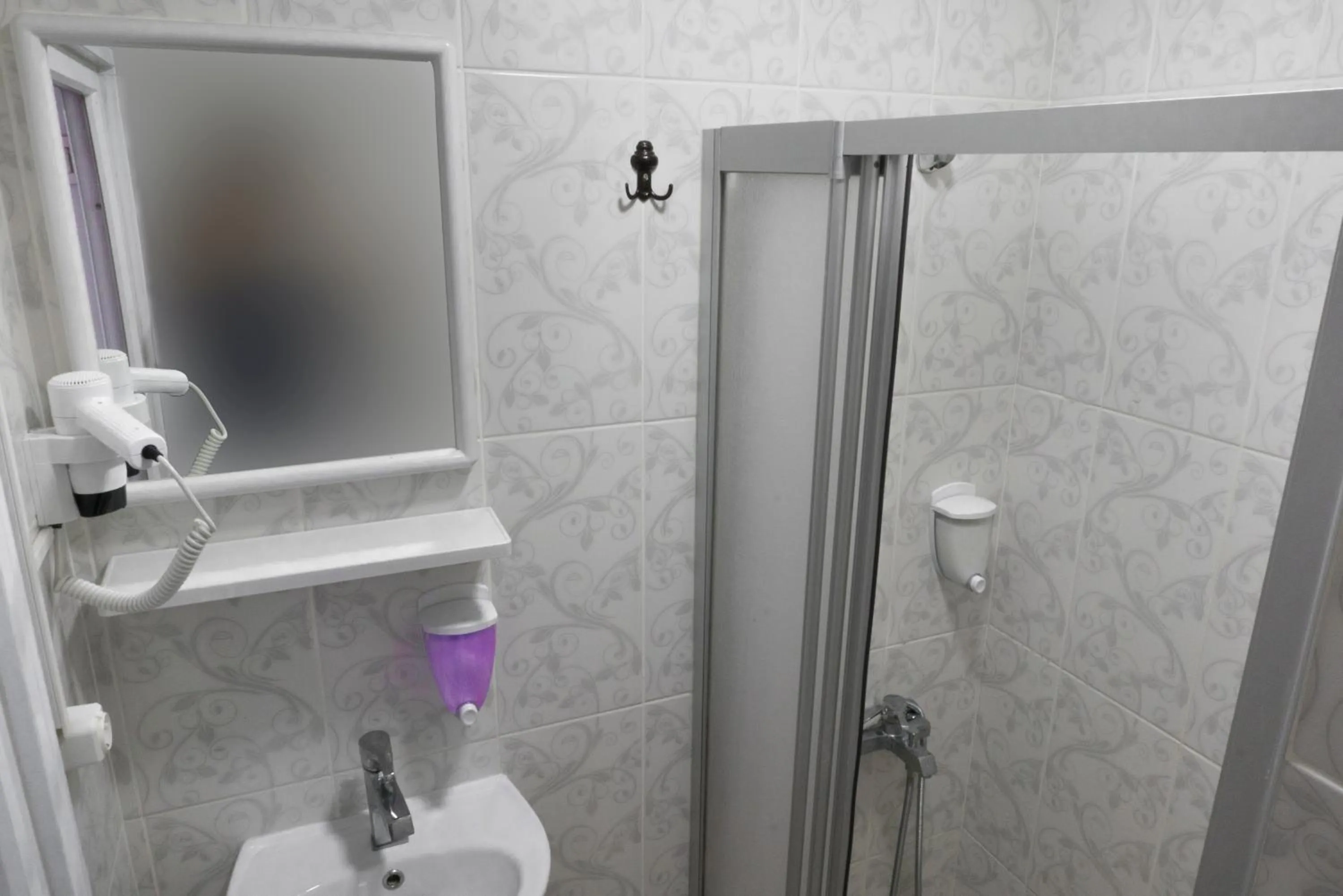 Shower in Koçak Pansiyon