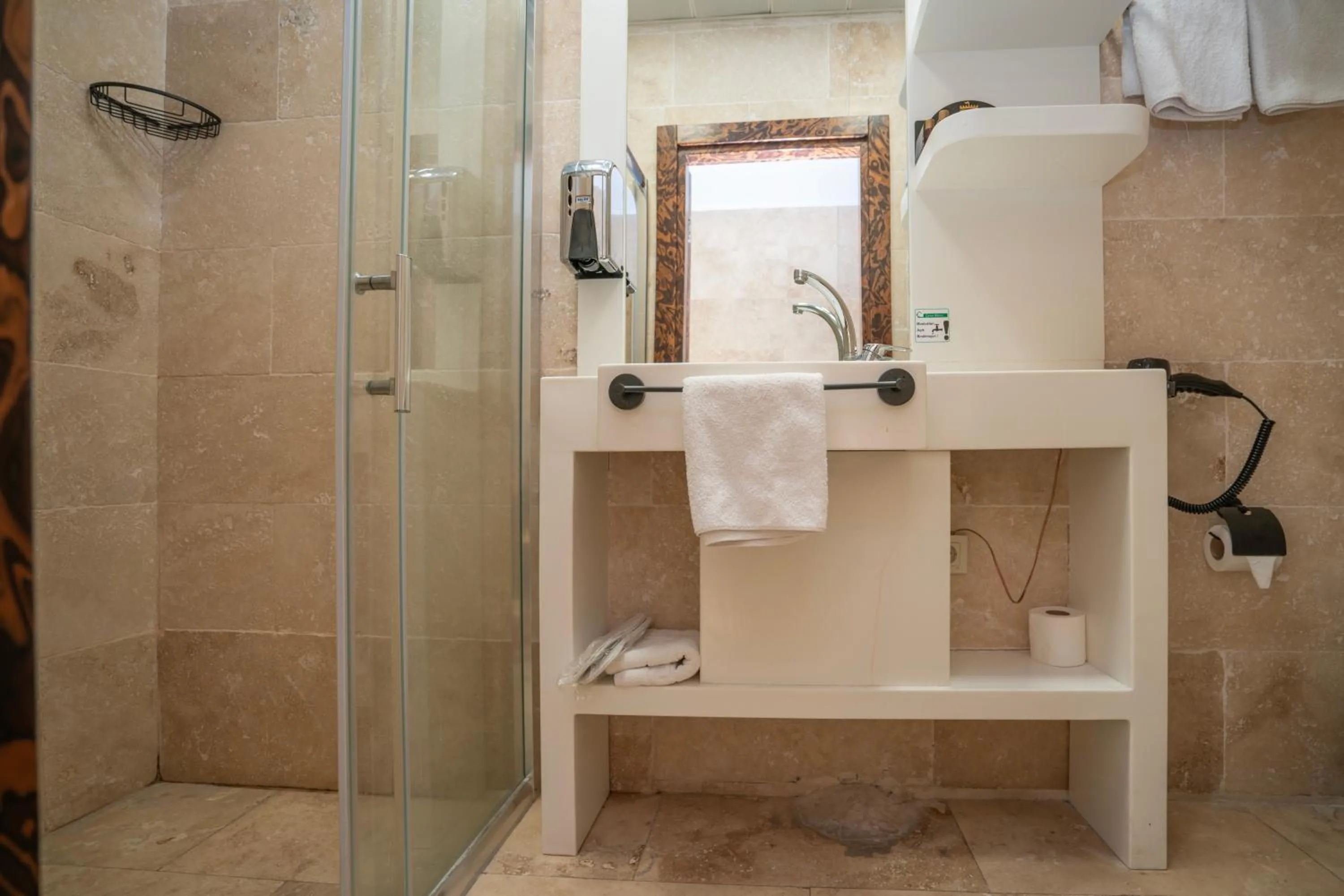 Shower in PASHA PALACE HOTEL