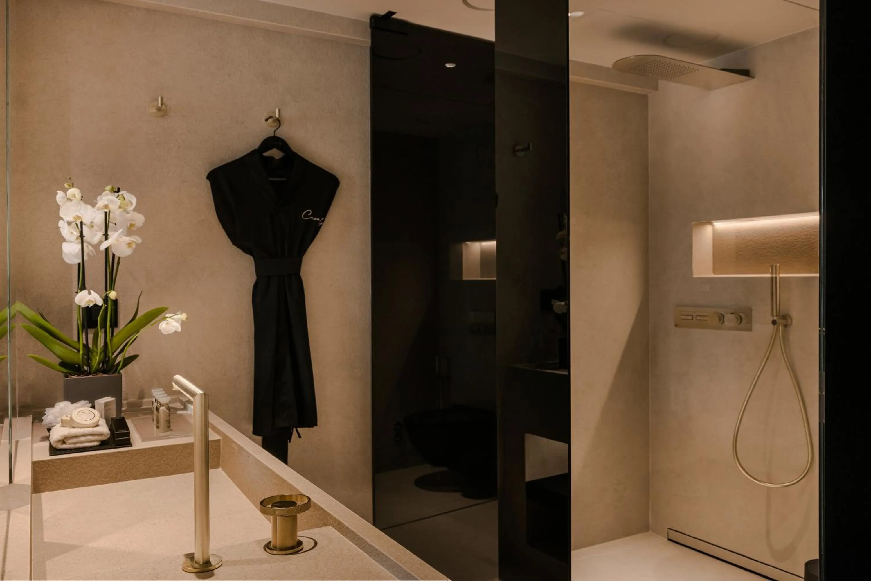 Shower in Casaly Hotel & Spa