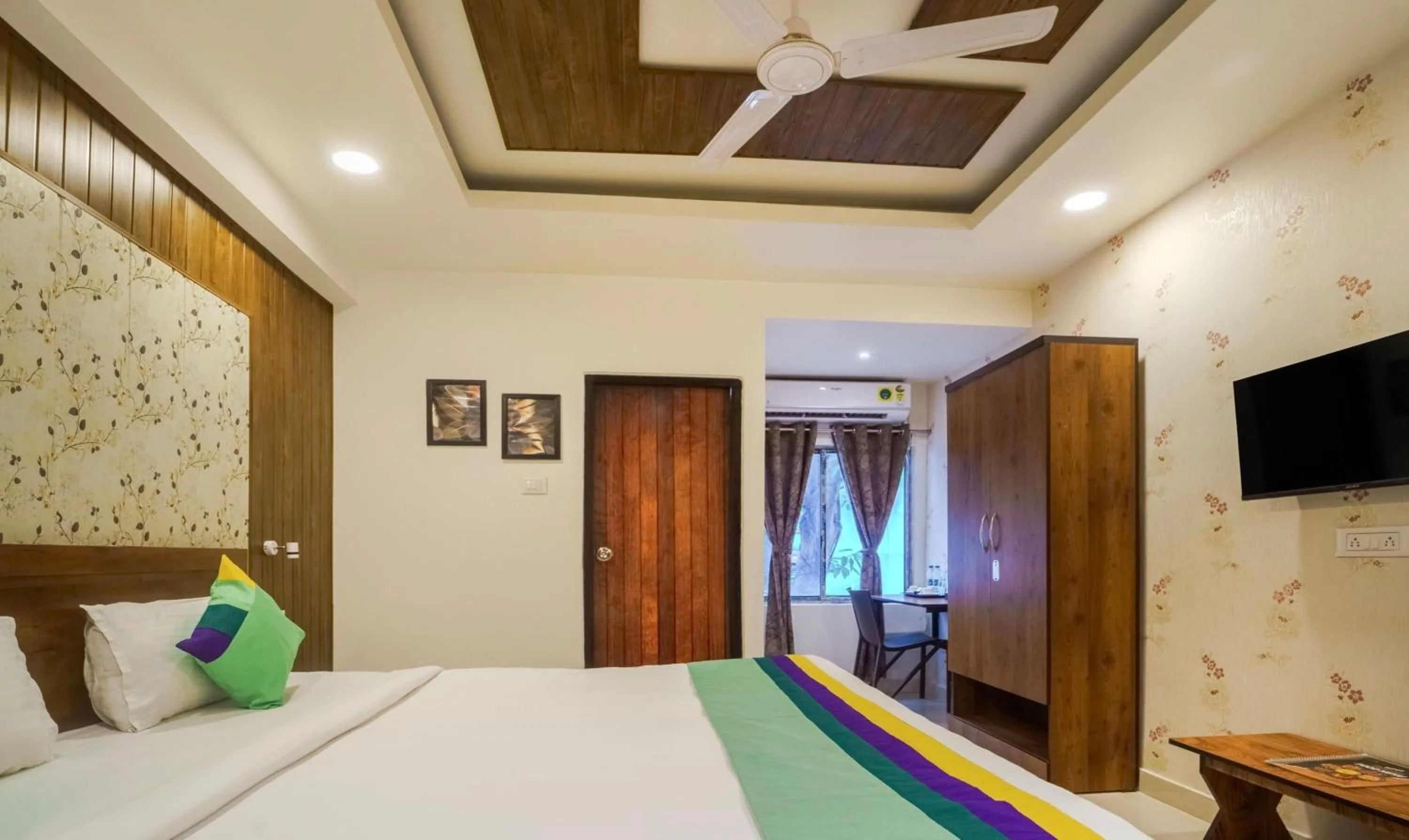 Bedroom, Bed in Treebo Park Palace