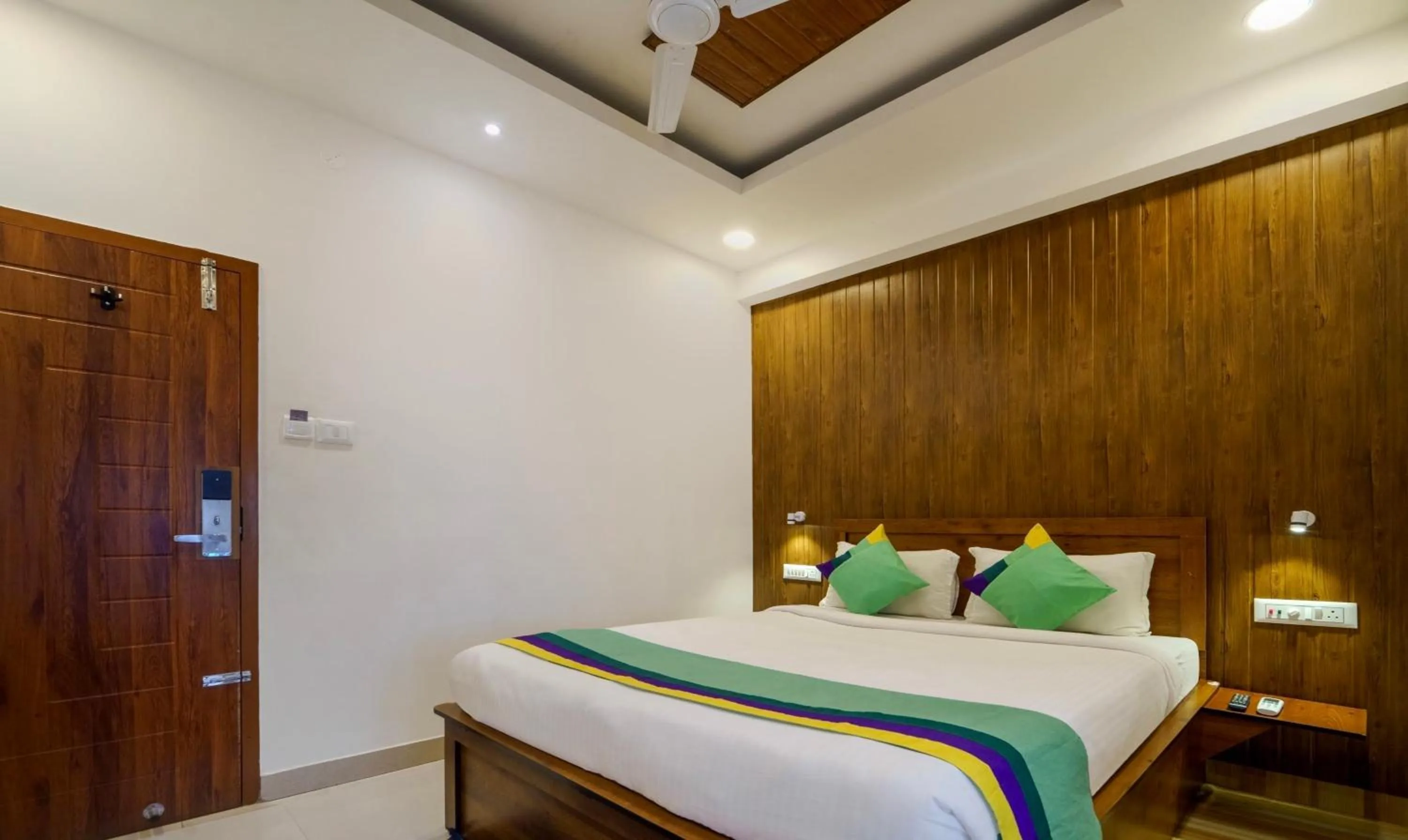 Bedroom, Bed in Treebo Park Palace