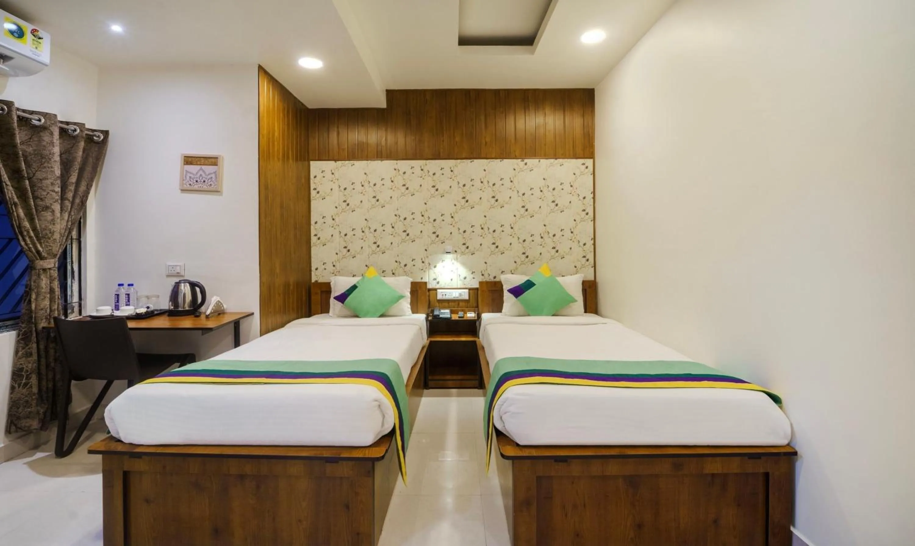 Bedroom, Bed in Treebo Park Palace