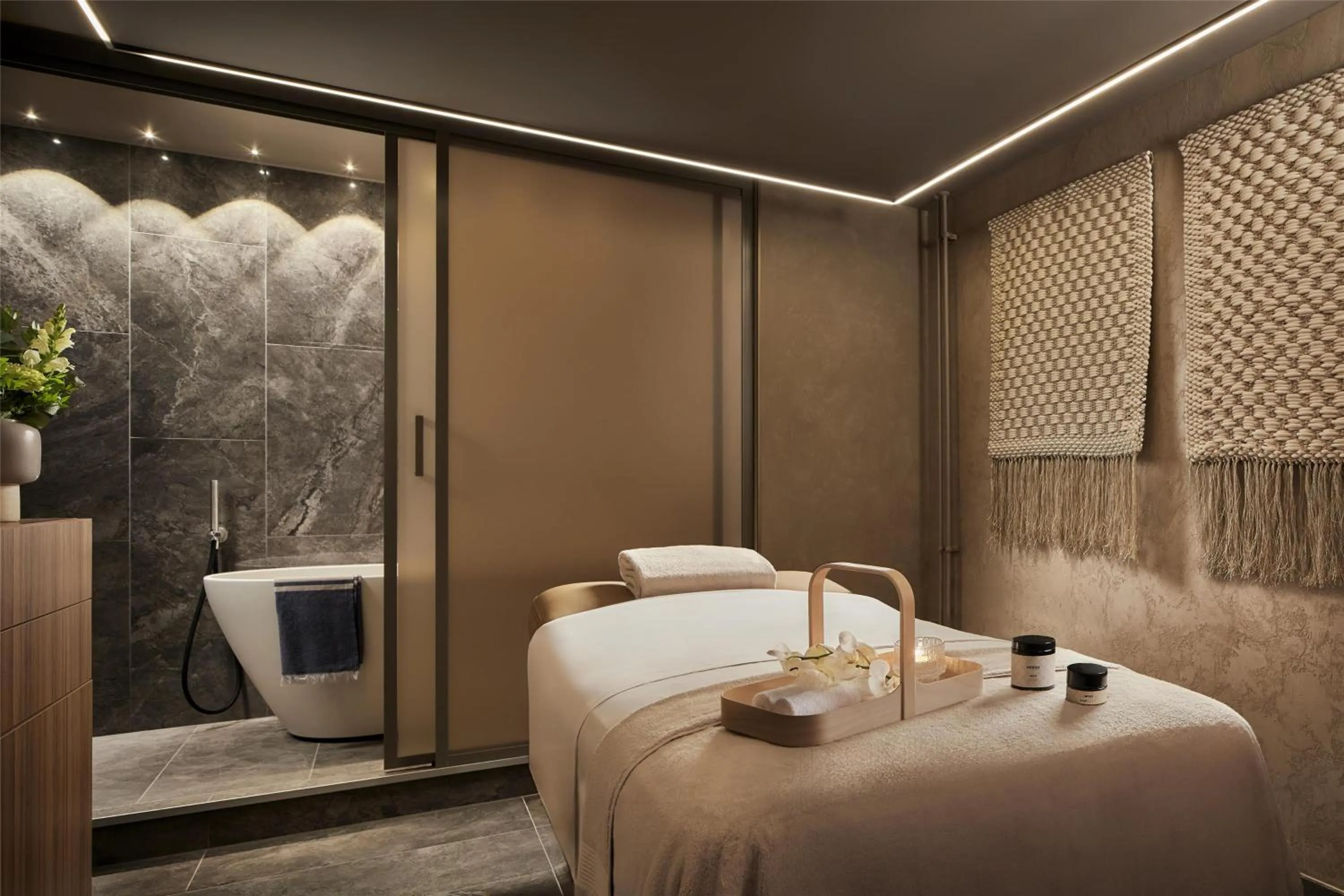 Spa and wellness centre/facilities, Bed in NH Collection Helsinki Grand Hansa