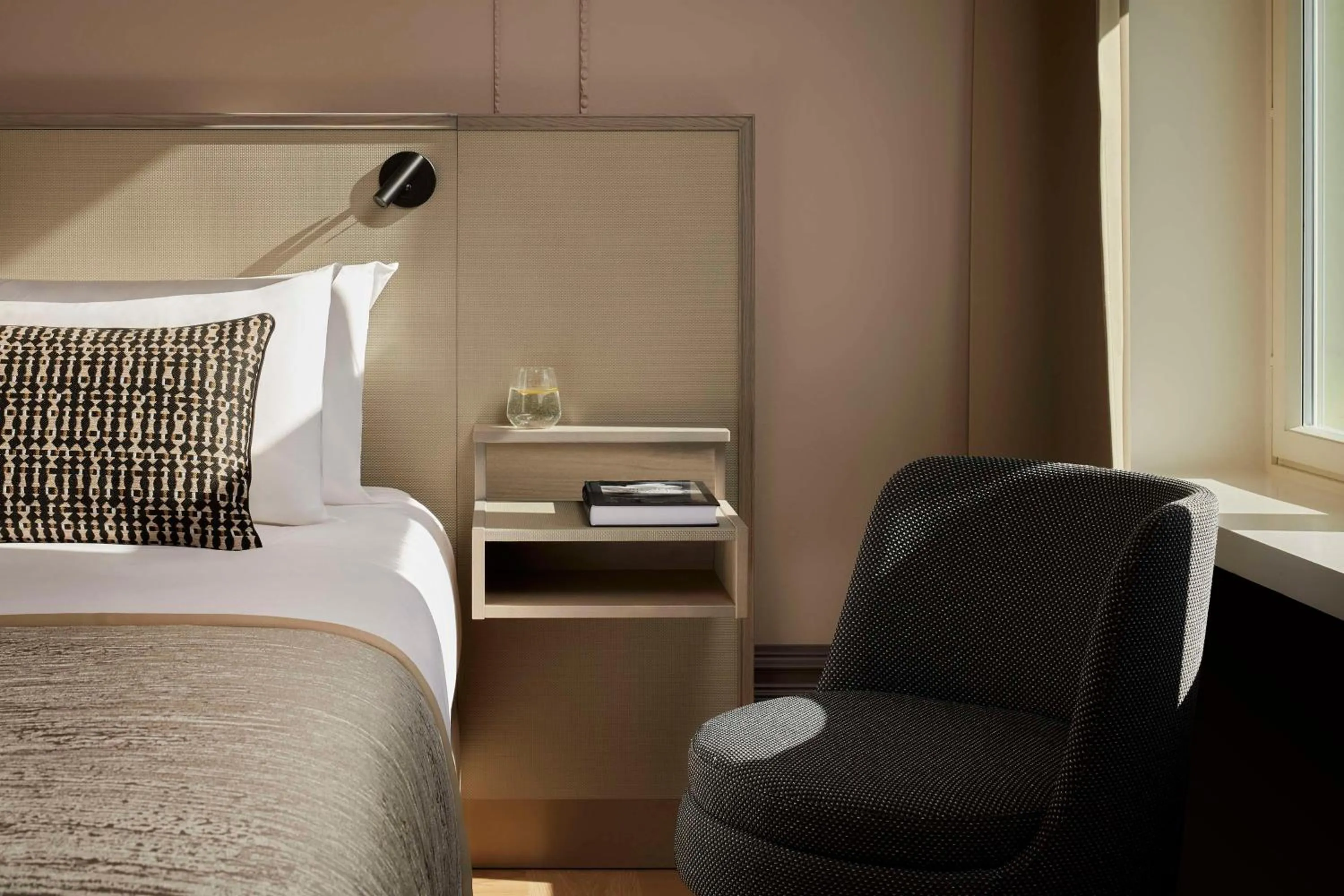 Bedroom, Bed in NH Collection Helsinki Grand Hansa