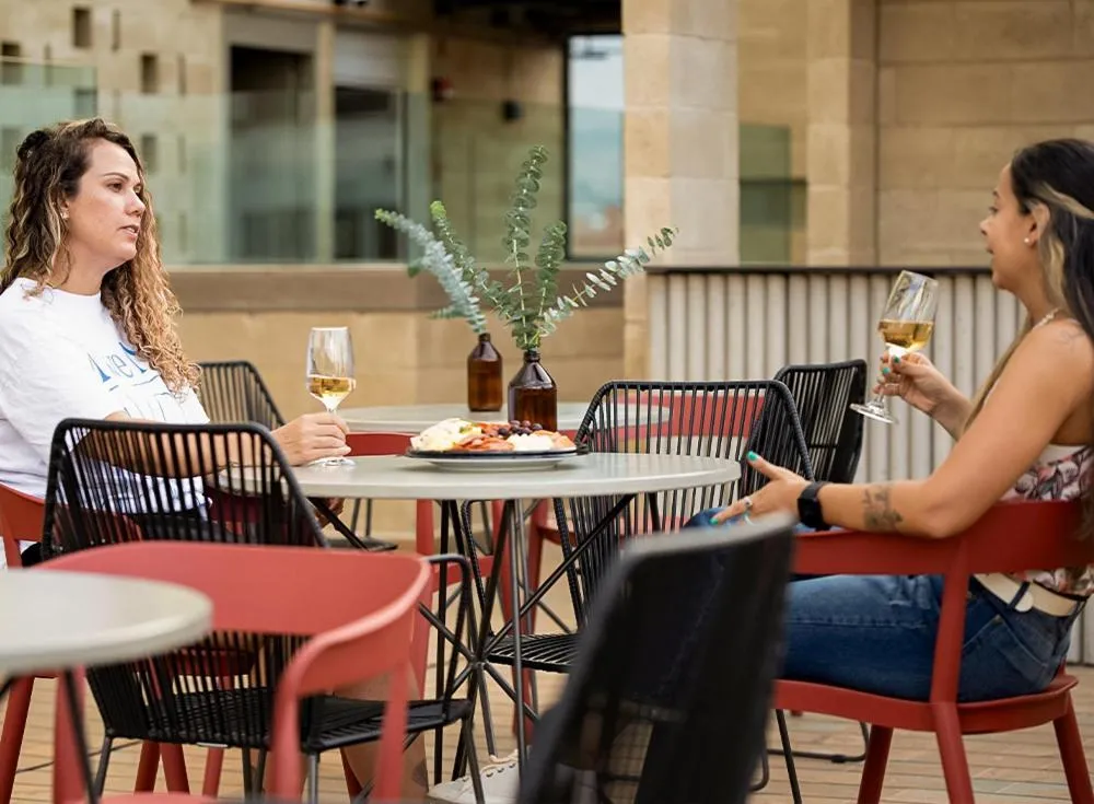 Restaurant/places to eat in Cytrico Hotel Laureles Estadio