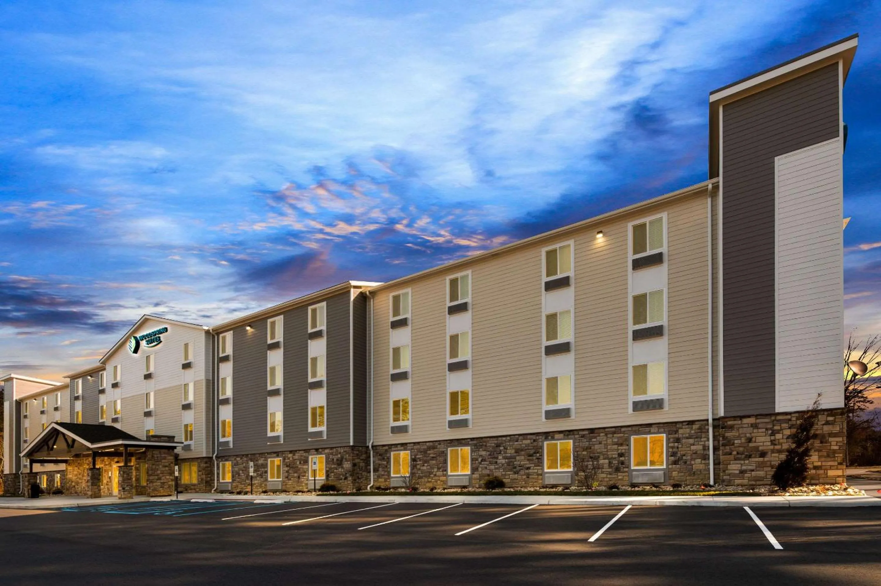 Property building in WoodSpring Suites Yorktown Newport News