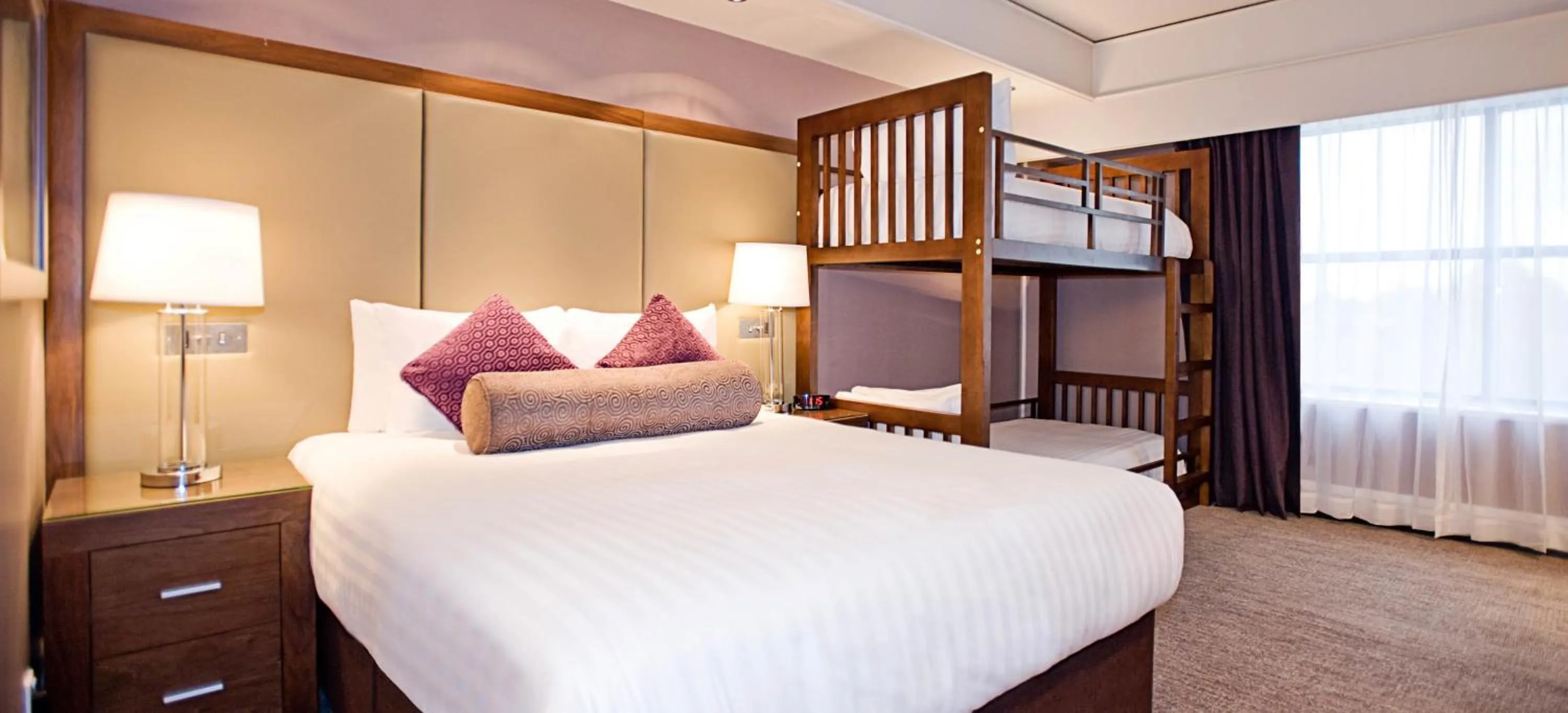 Photo of the whole room, Bed in Sandman Signature London Gatwick Hotel