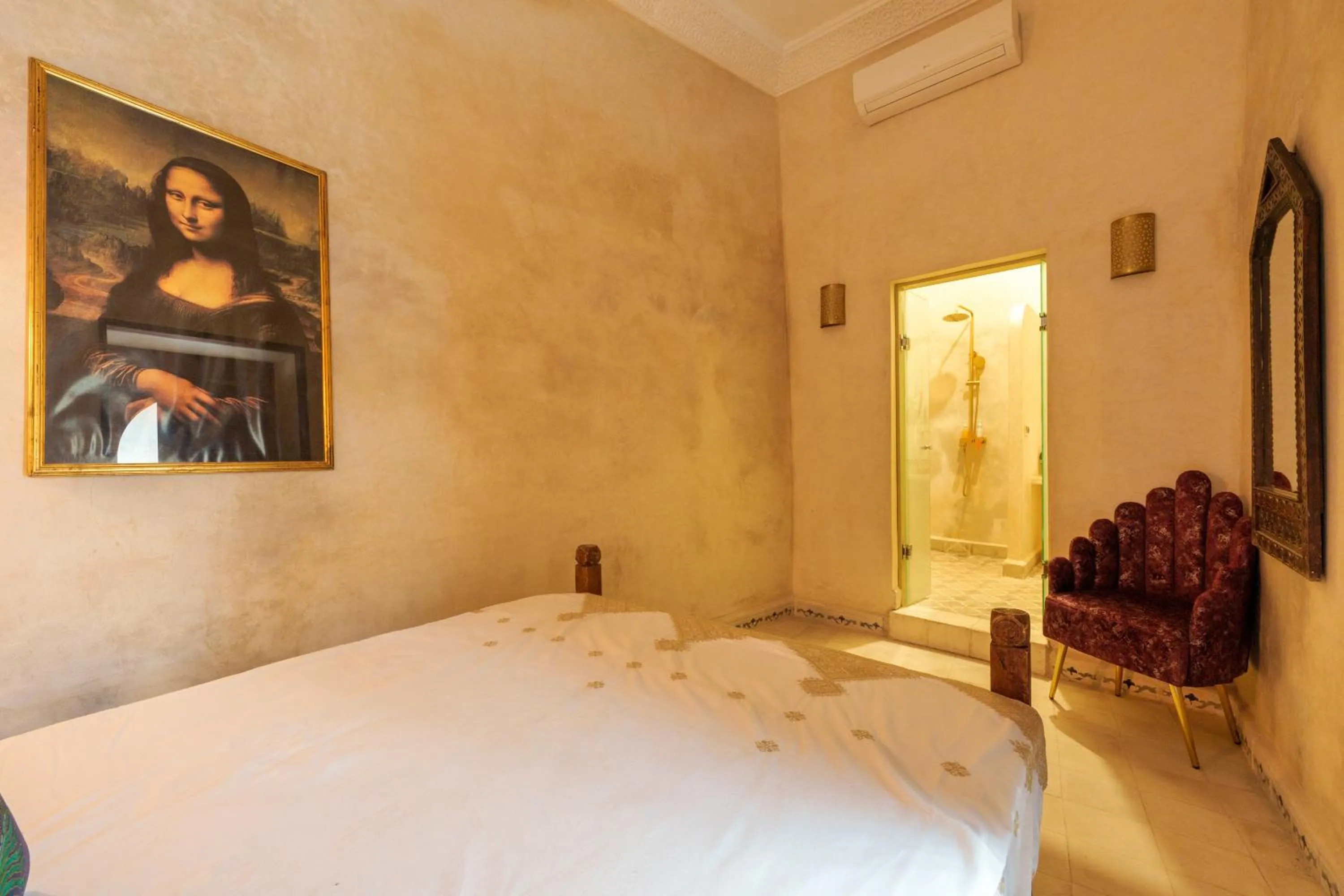 Bed in Riad La Fayette Bed & Breakfast