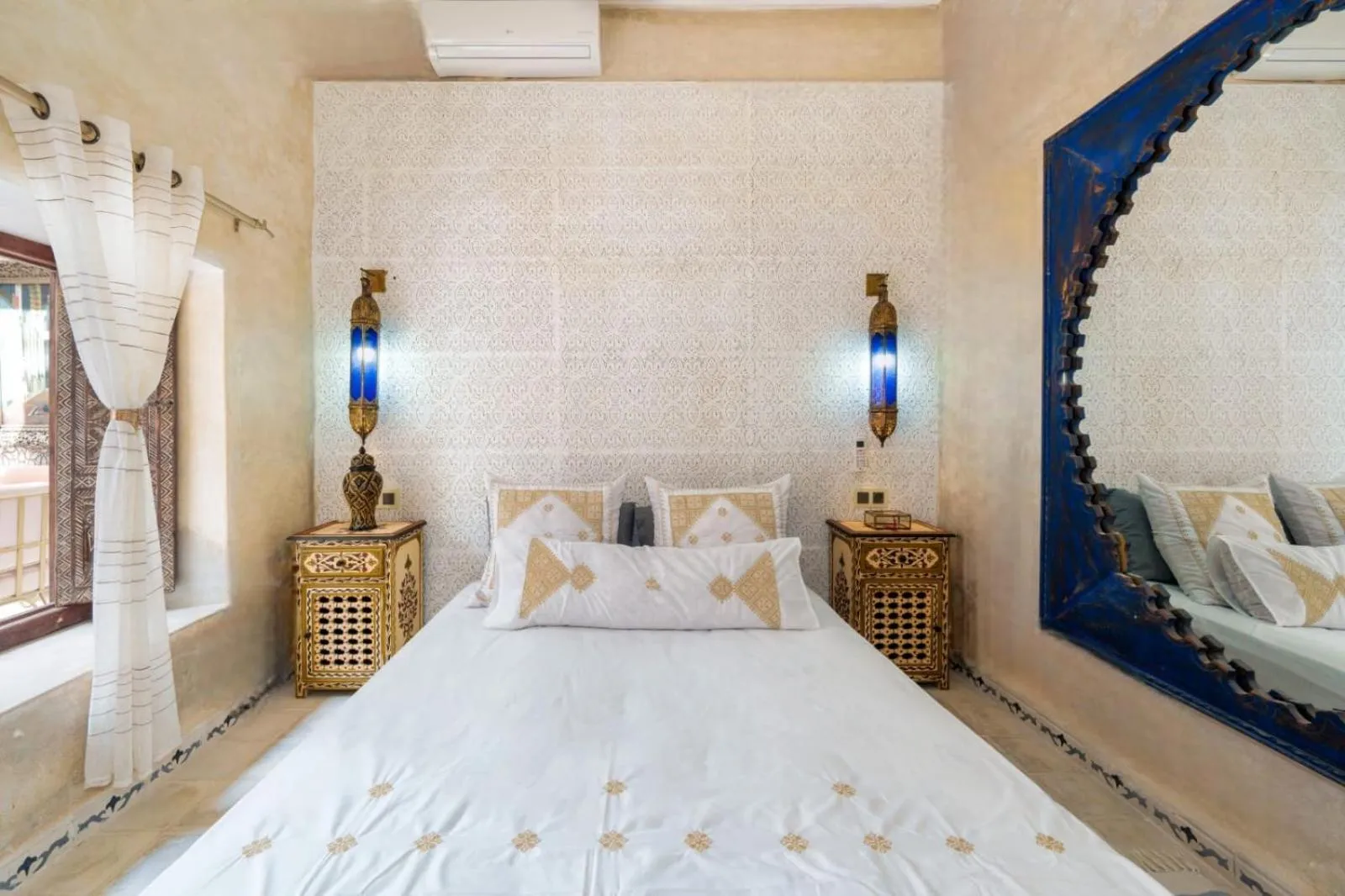 Bed in Riad La Fayette Bed & Breakfast
