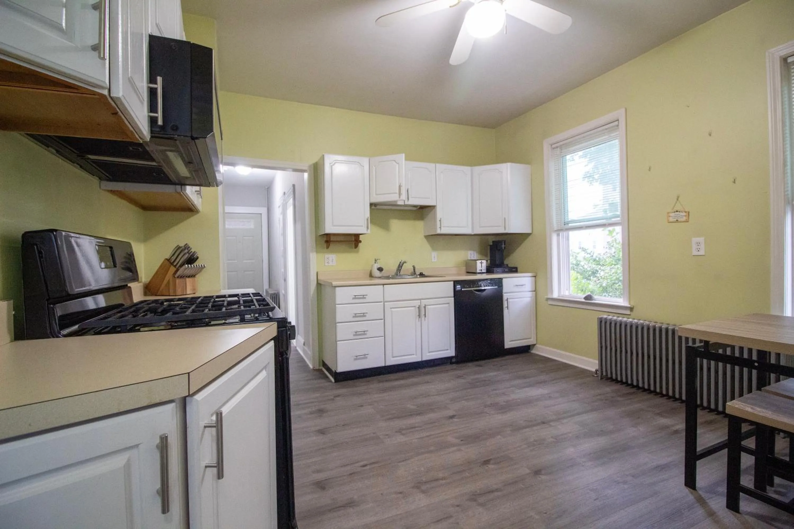 Kitchen or kitchenette in 2 bedroom condo close to Boston and Cambridge with free parkings
