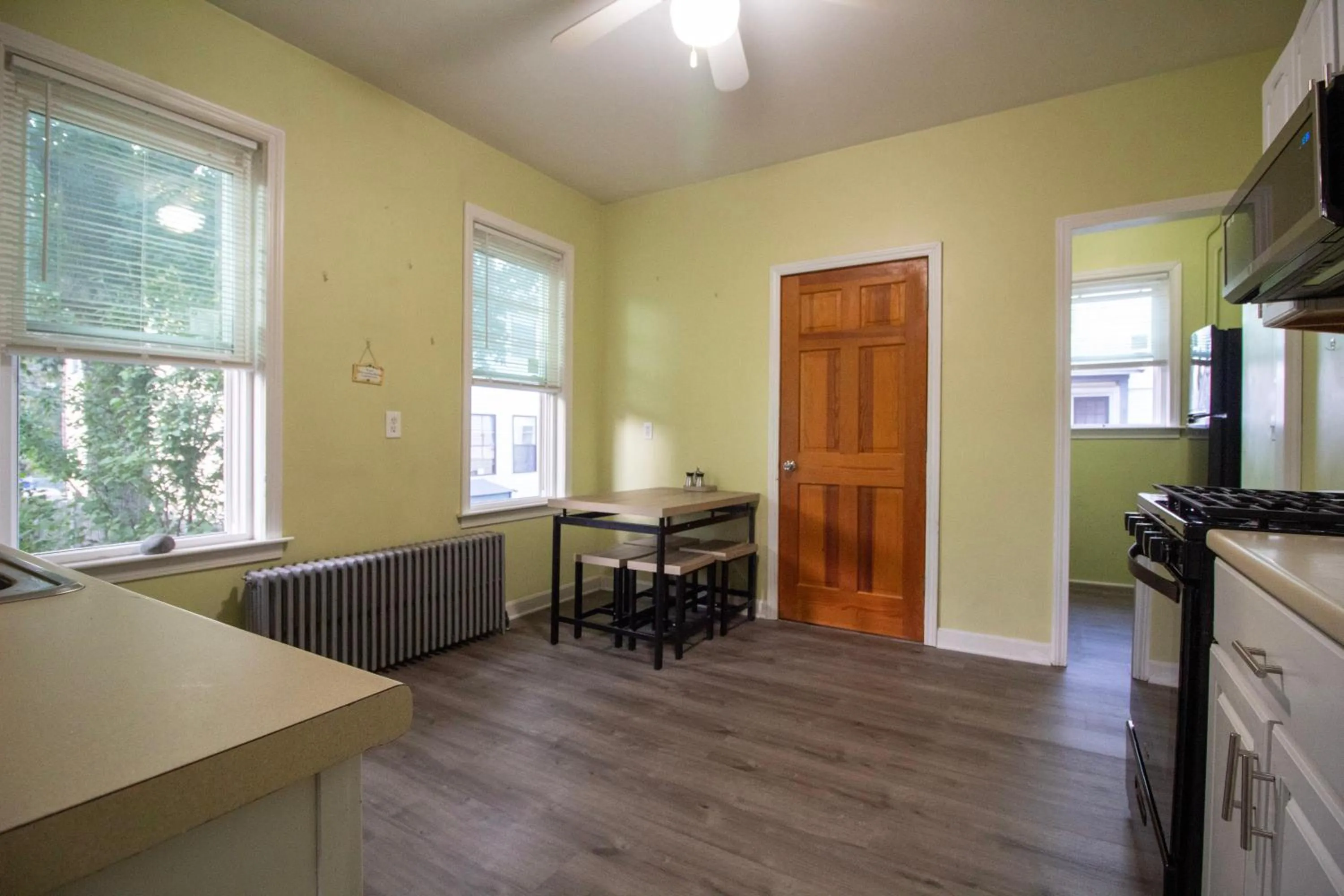 Kitchen or kitchenette in 2 bedroom condo close to Boston and Cambridge with free parkings