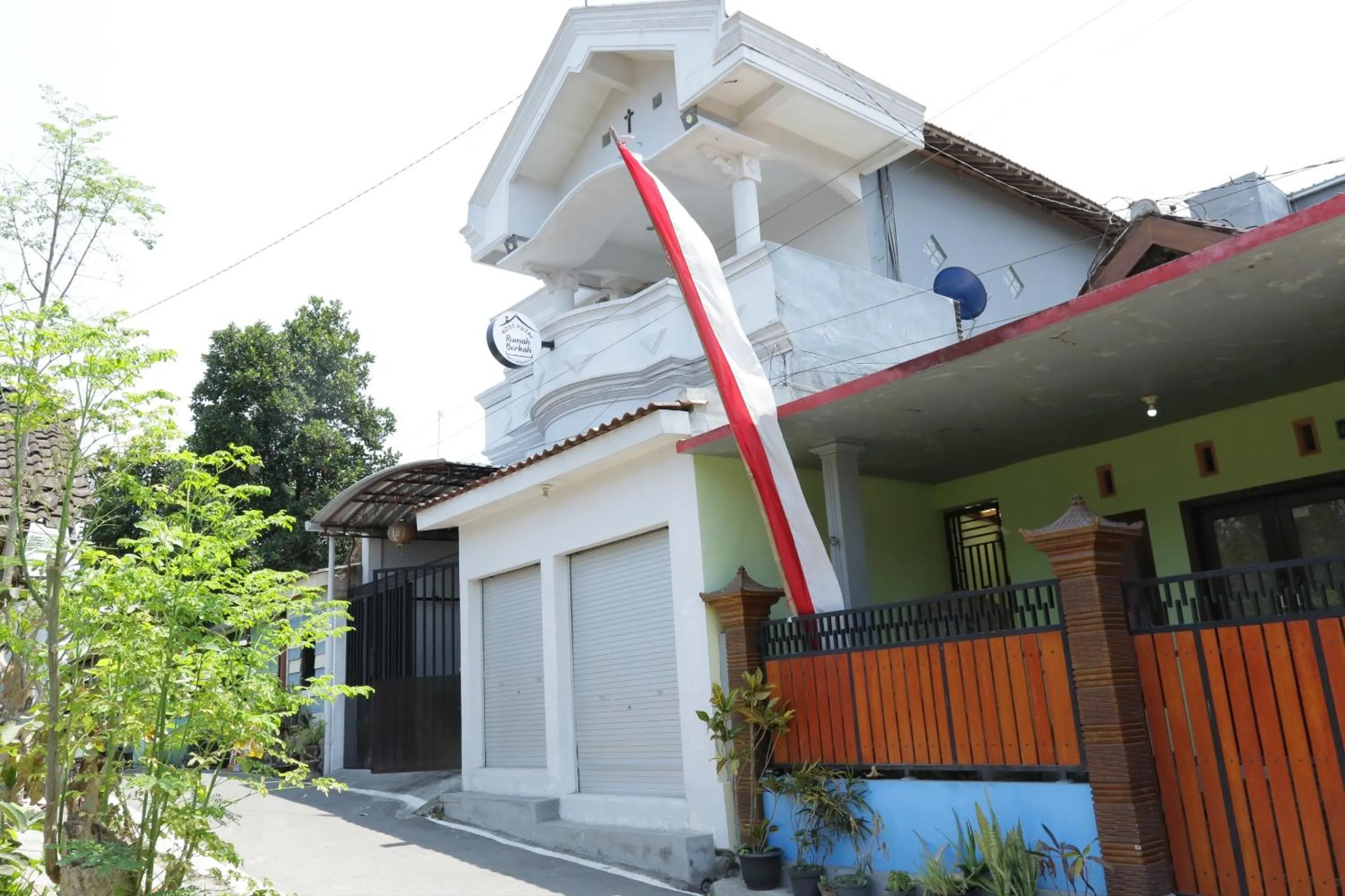 Facade/entrance in SPOT ON 93189 Rumah Berkah Syariah