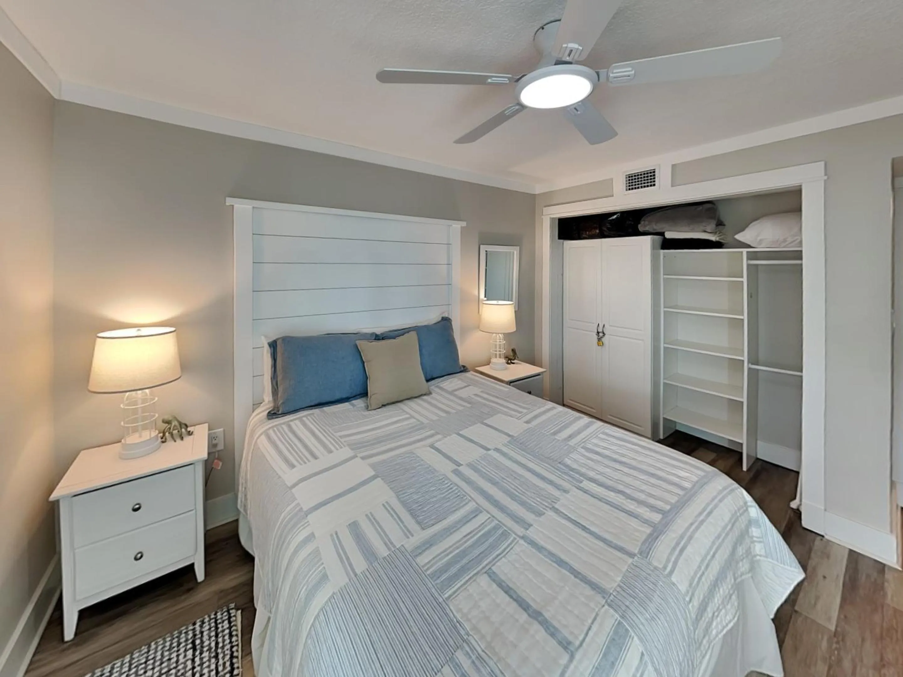 Bed in Island South 7