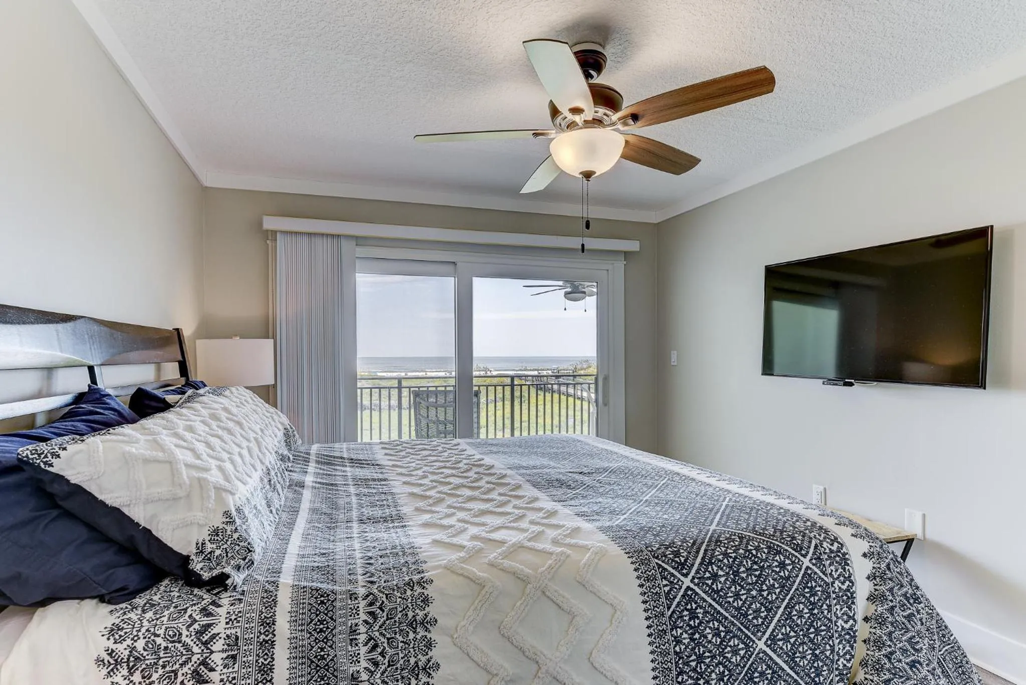 Bed in Island South 7