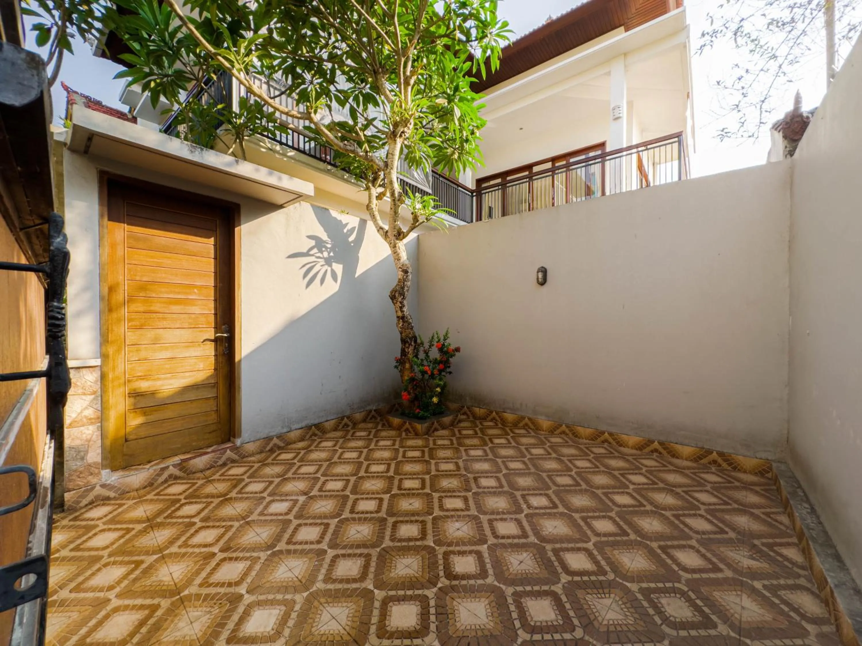 Parking in Moai House