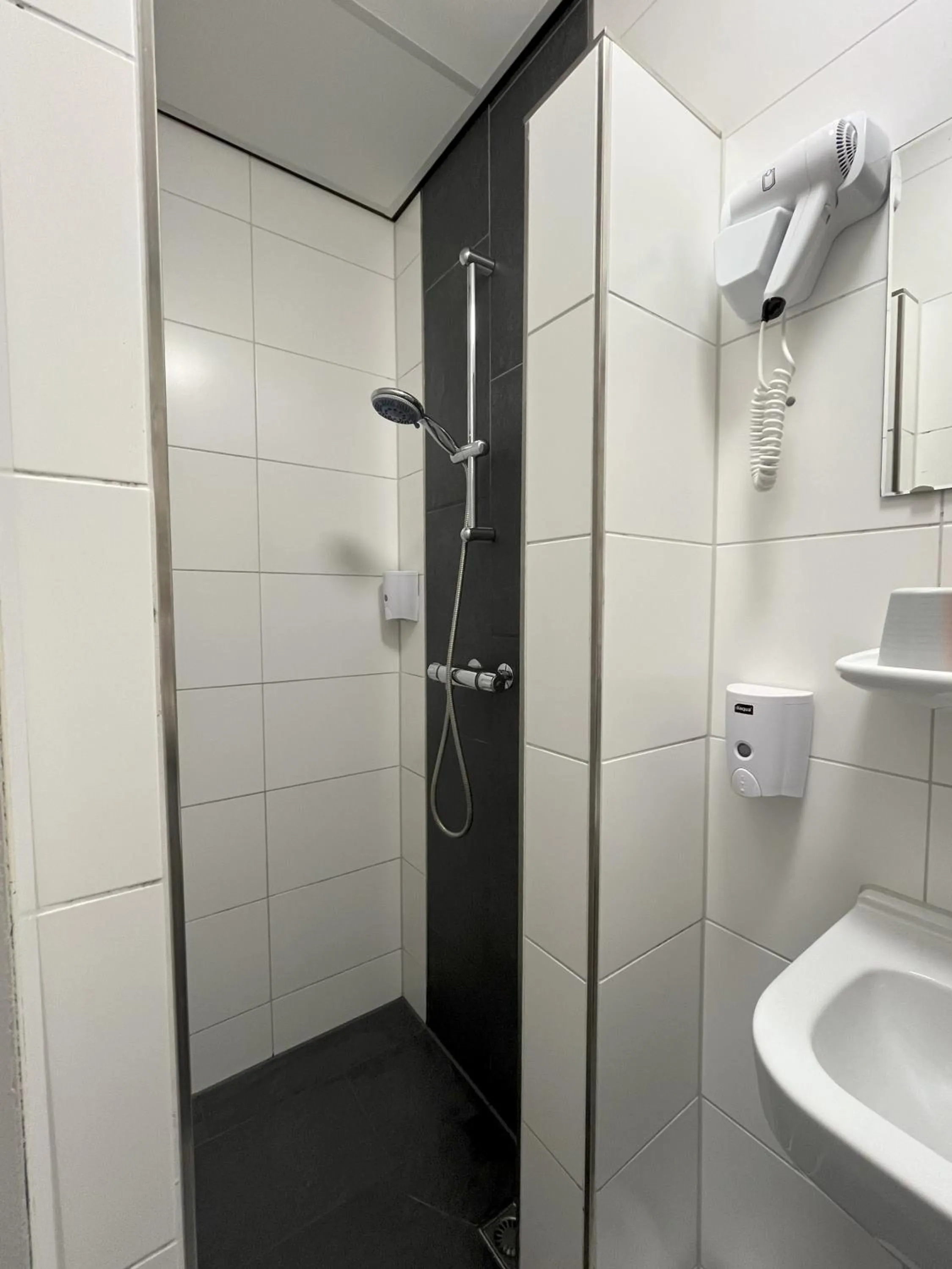 Bathroom in Hotel Breitner