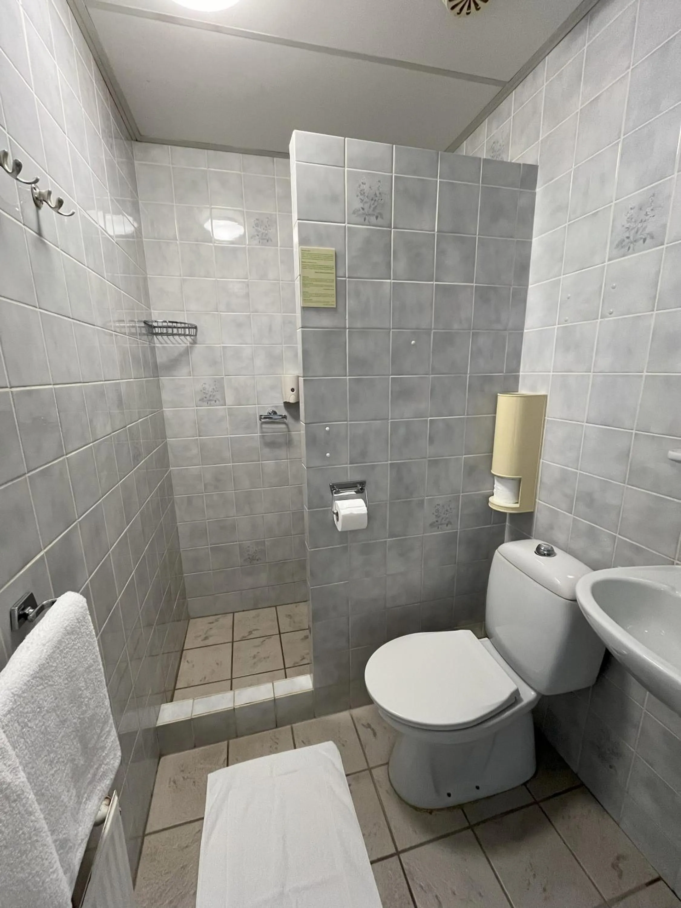 Bathroom in Hotel Breitner