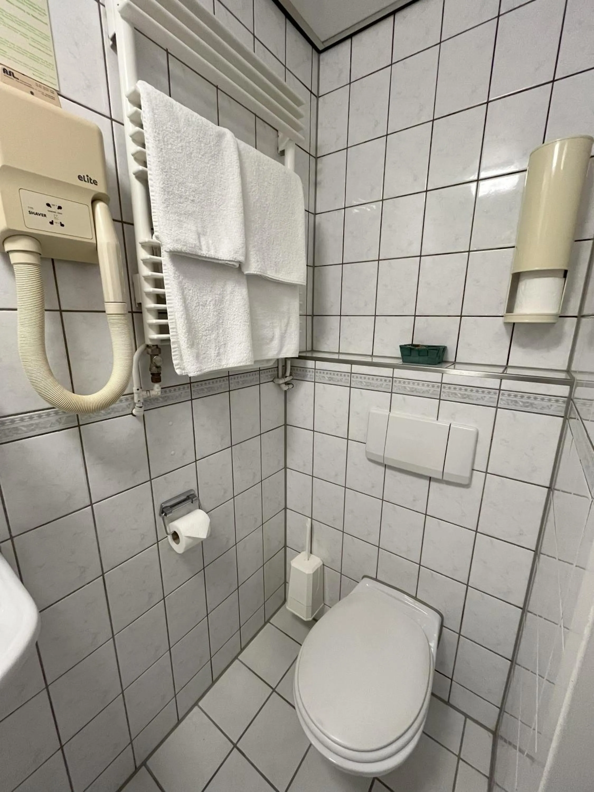 Bathroom in Hotel Breitner