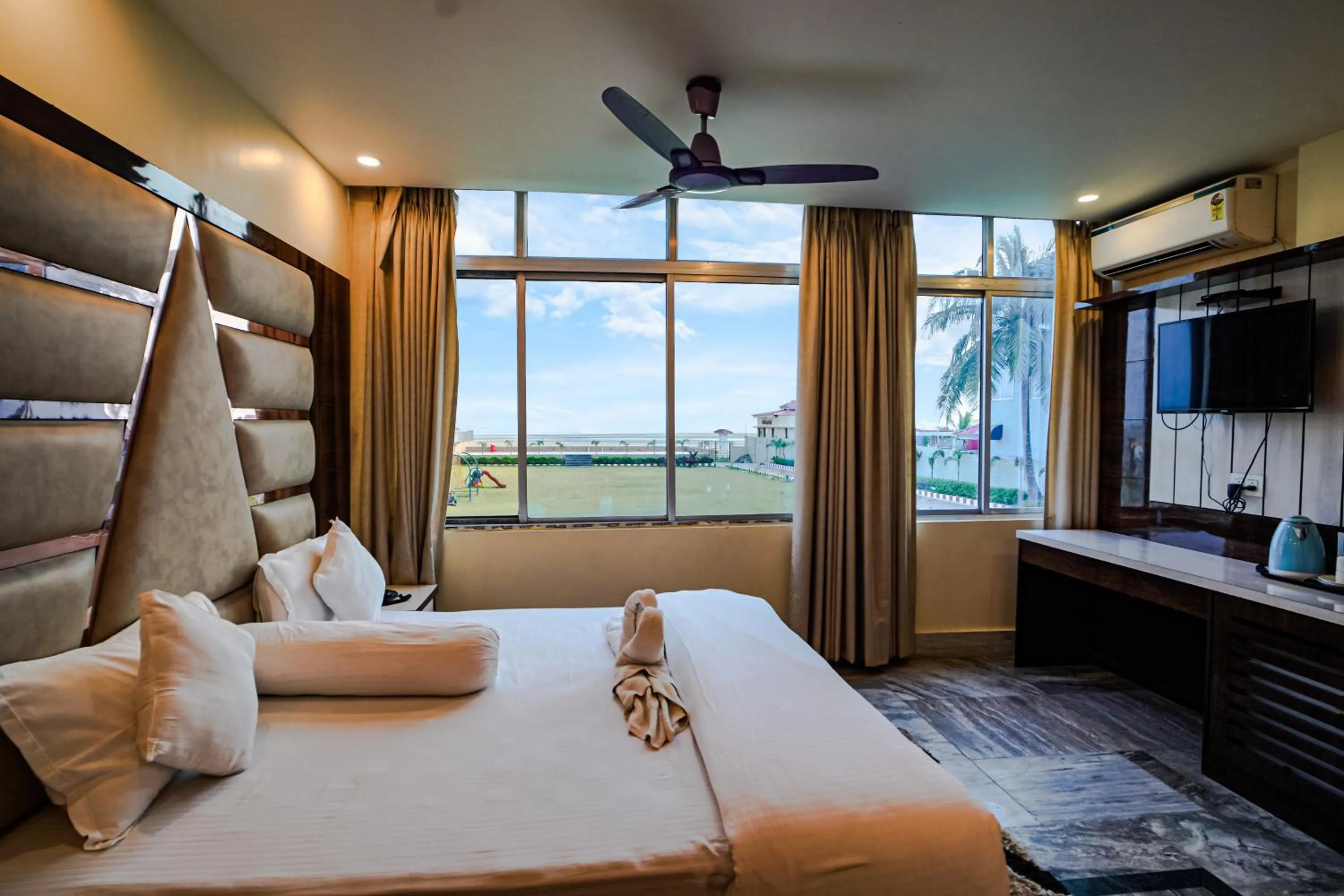 Bed in Silver Sand Eco Resort !! Beachfront !!