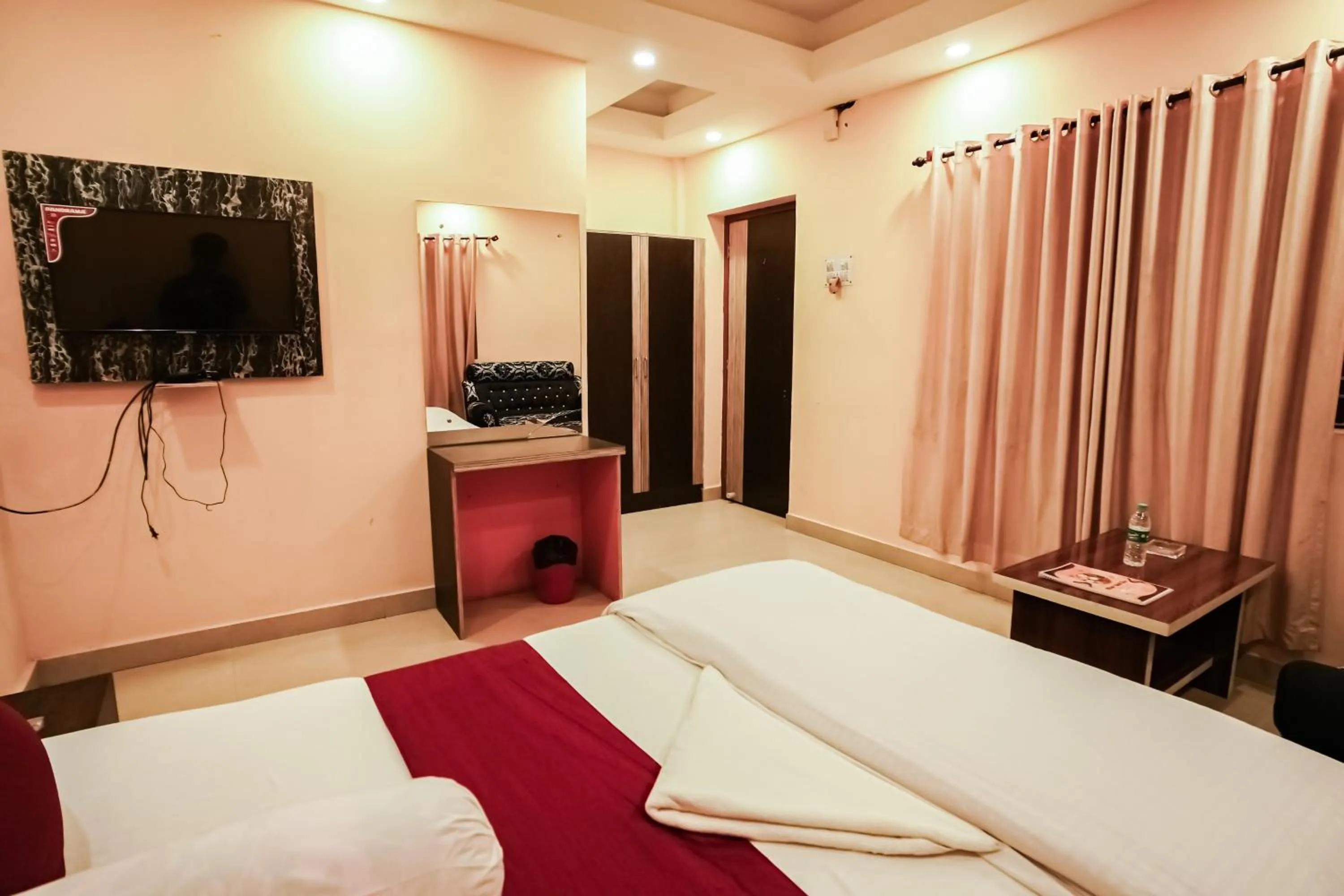 Communal lounge/ TV room, Bed in Silver Sand Eco Resort !! Beachfront !!