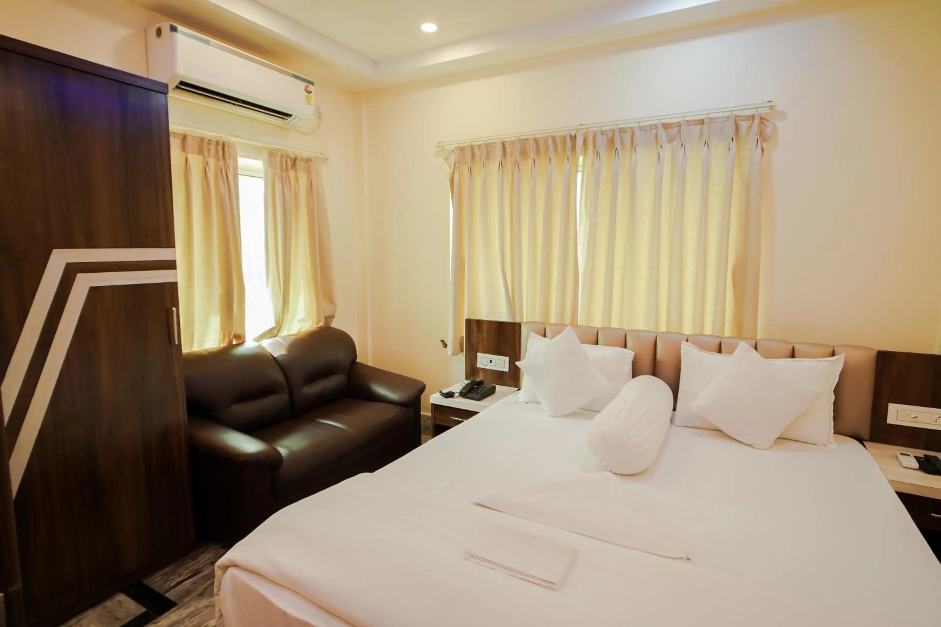 Bed in Silver Sand Eco Resort !! Beachfront !!