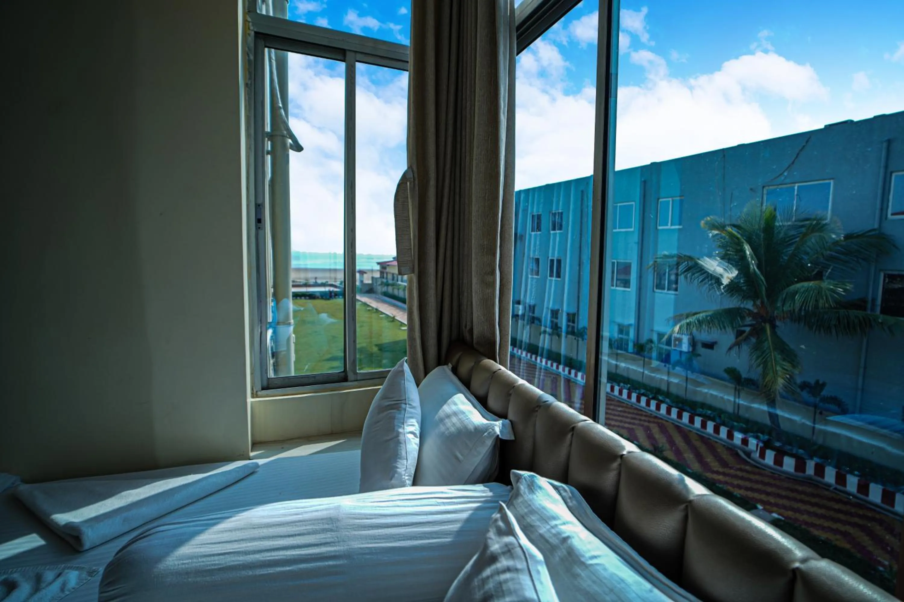 Bed in Silver Sand Eco Resort !! Beachfront !!