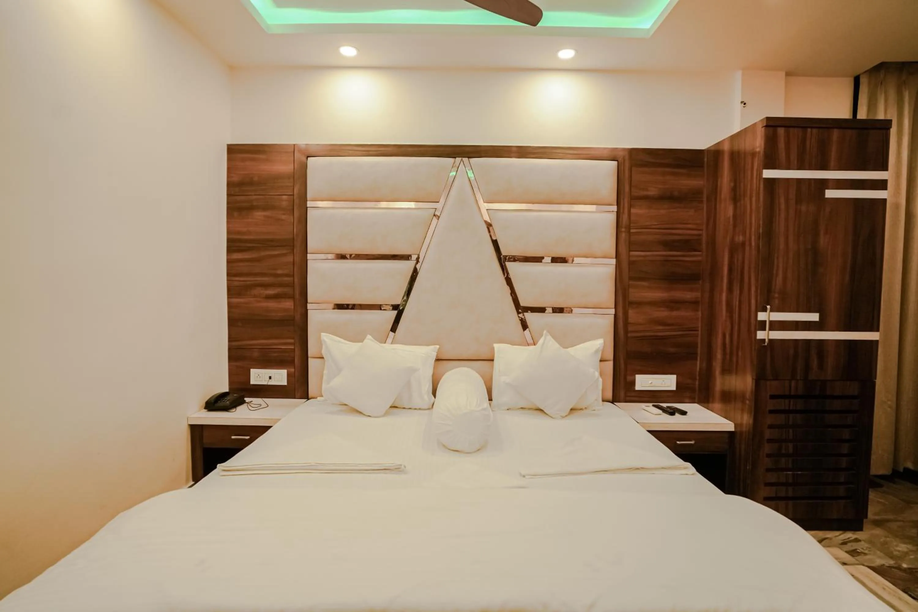 Bed in Silver Sand Eco Resort !! Beachfront !!