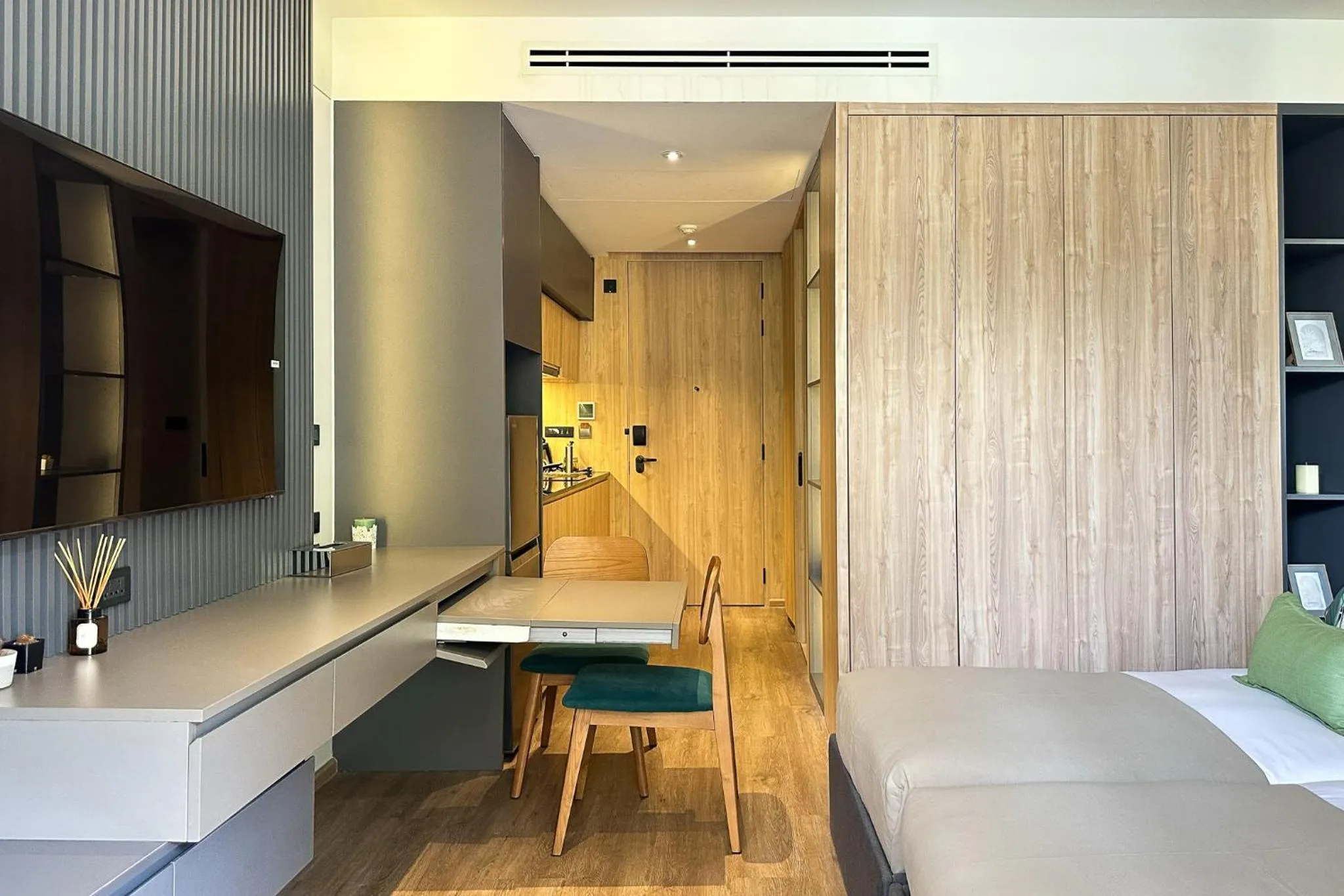 Bed in La Green Hotel and Residence