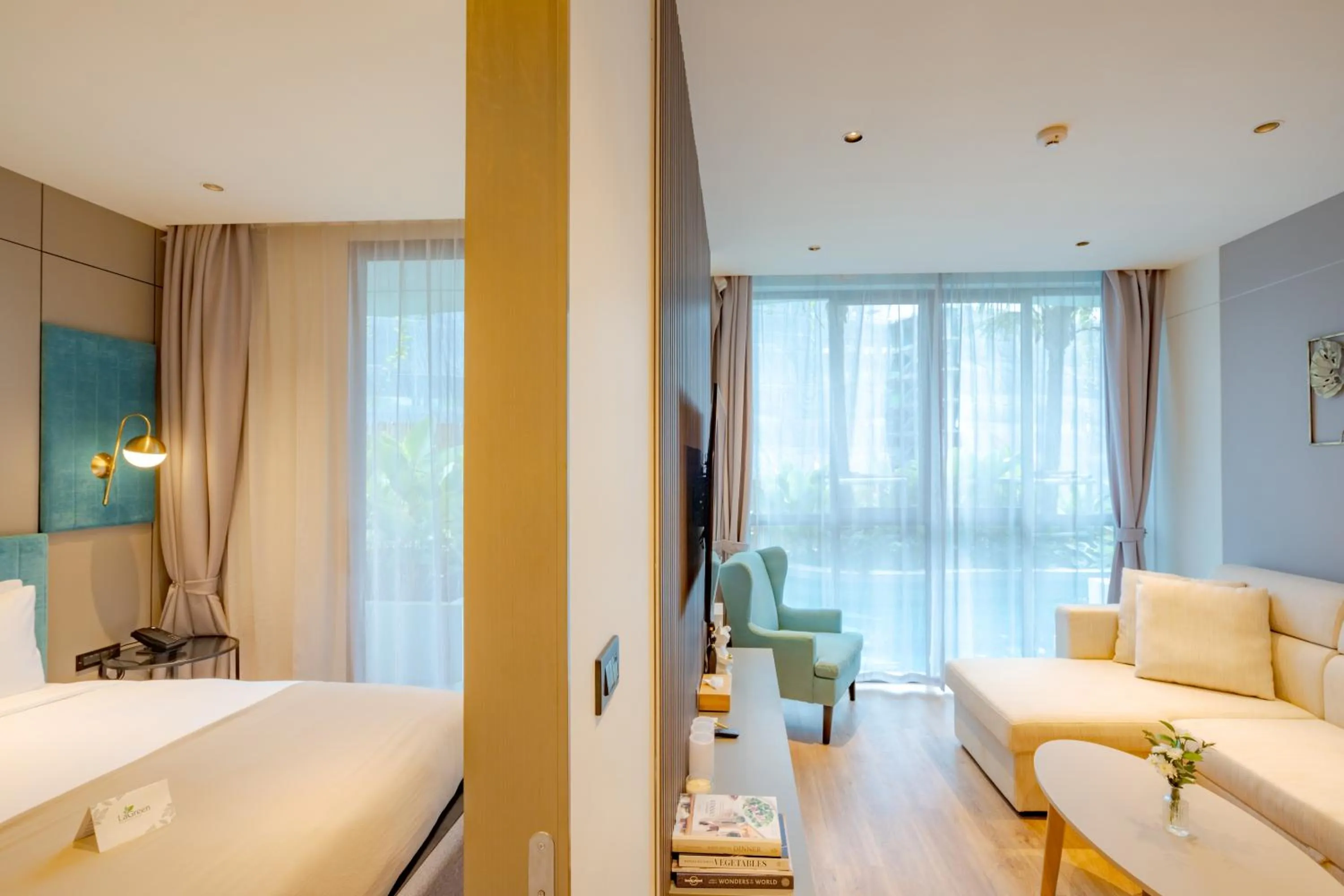 Living room, Bed in La Green Hotel and Residence