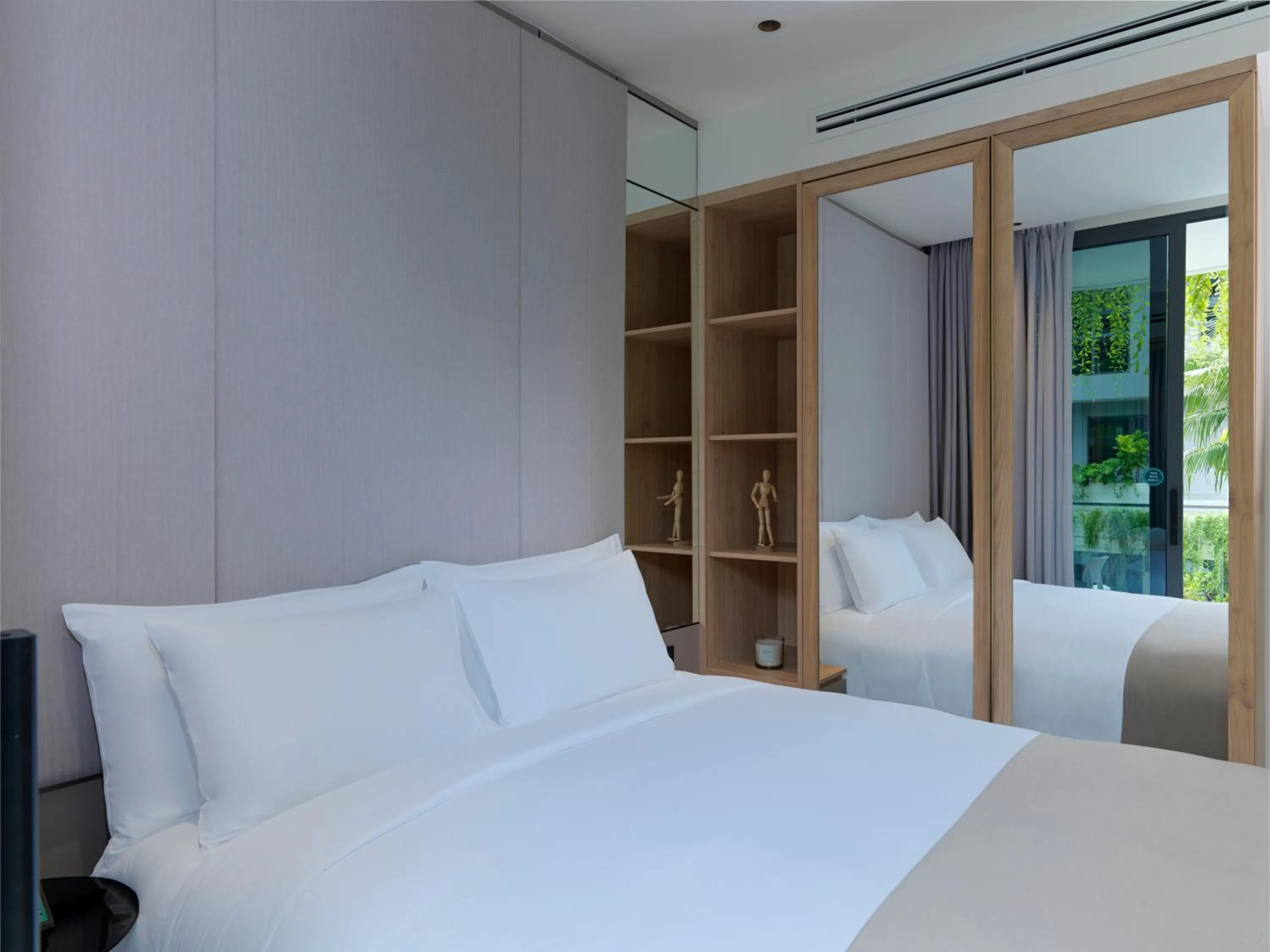 Bed in La Green Hotel and Residence