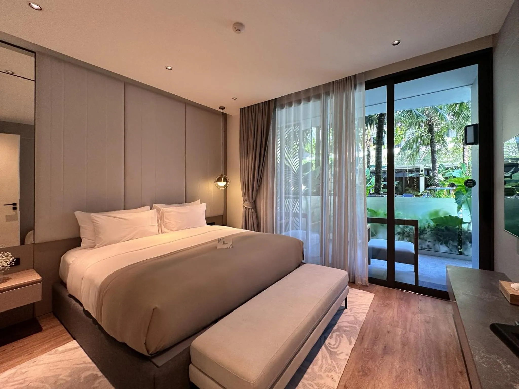 Bed in La Green Hotel and Residence