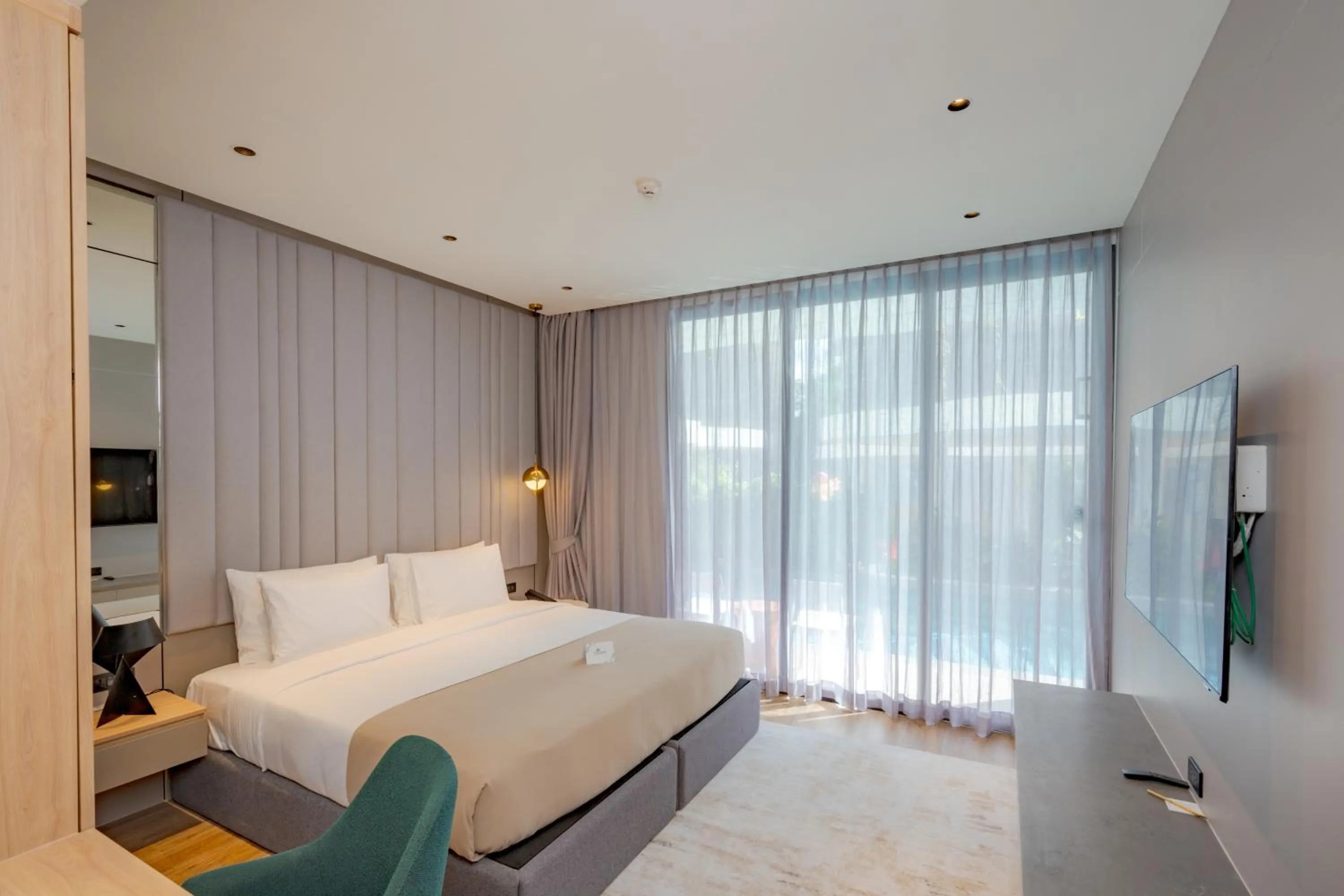 Bed in La Green Hotel and Residence