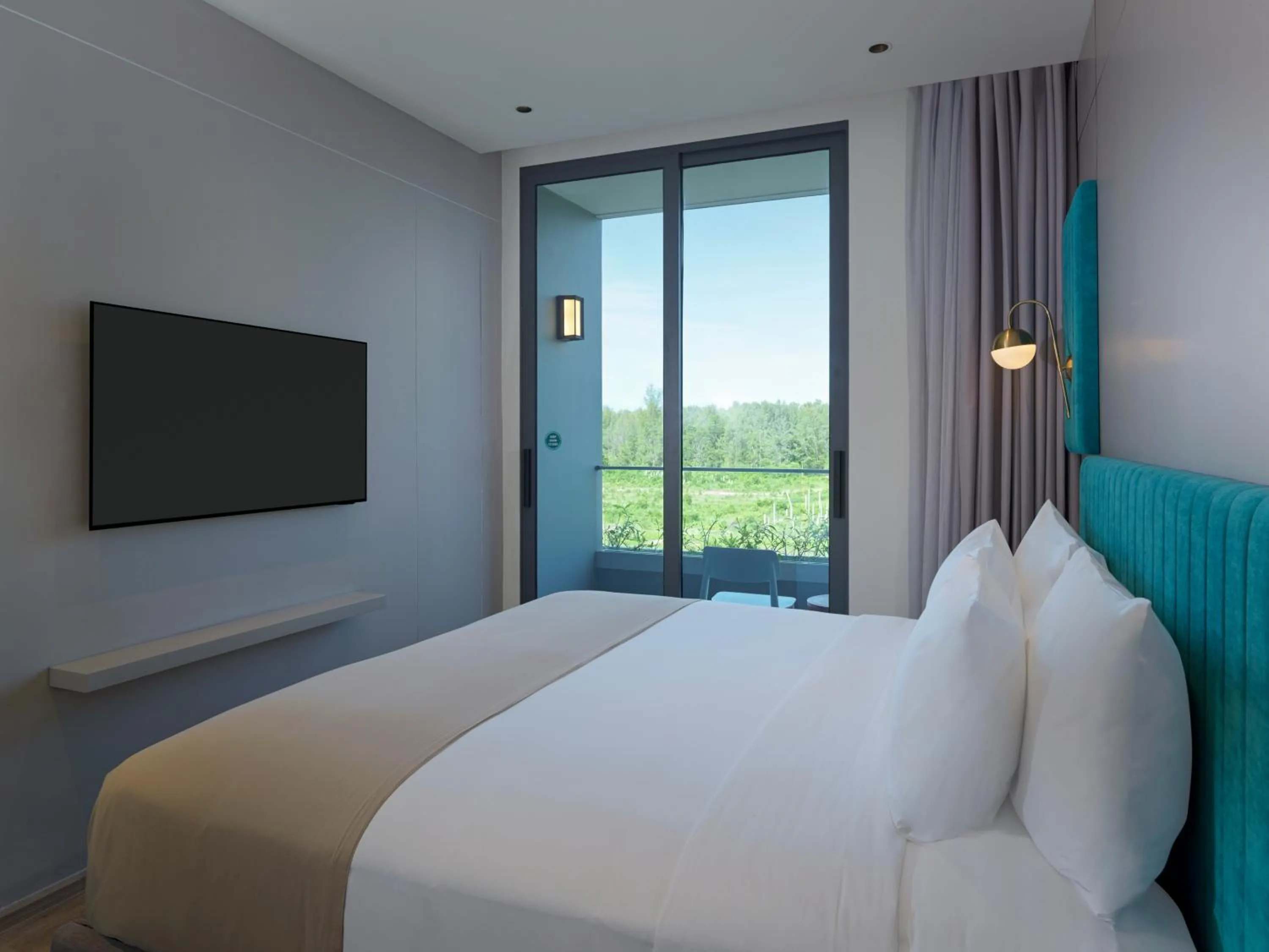 Bed in La Green Hotel and Residence