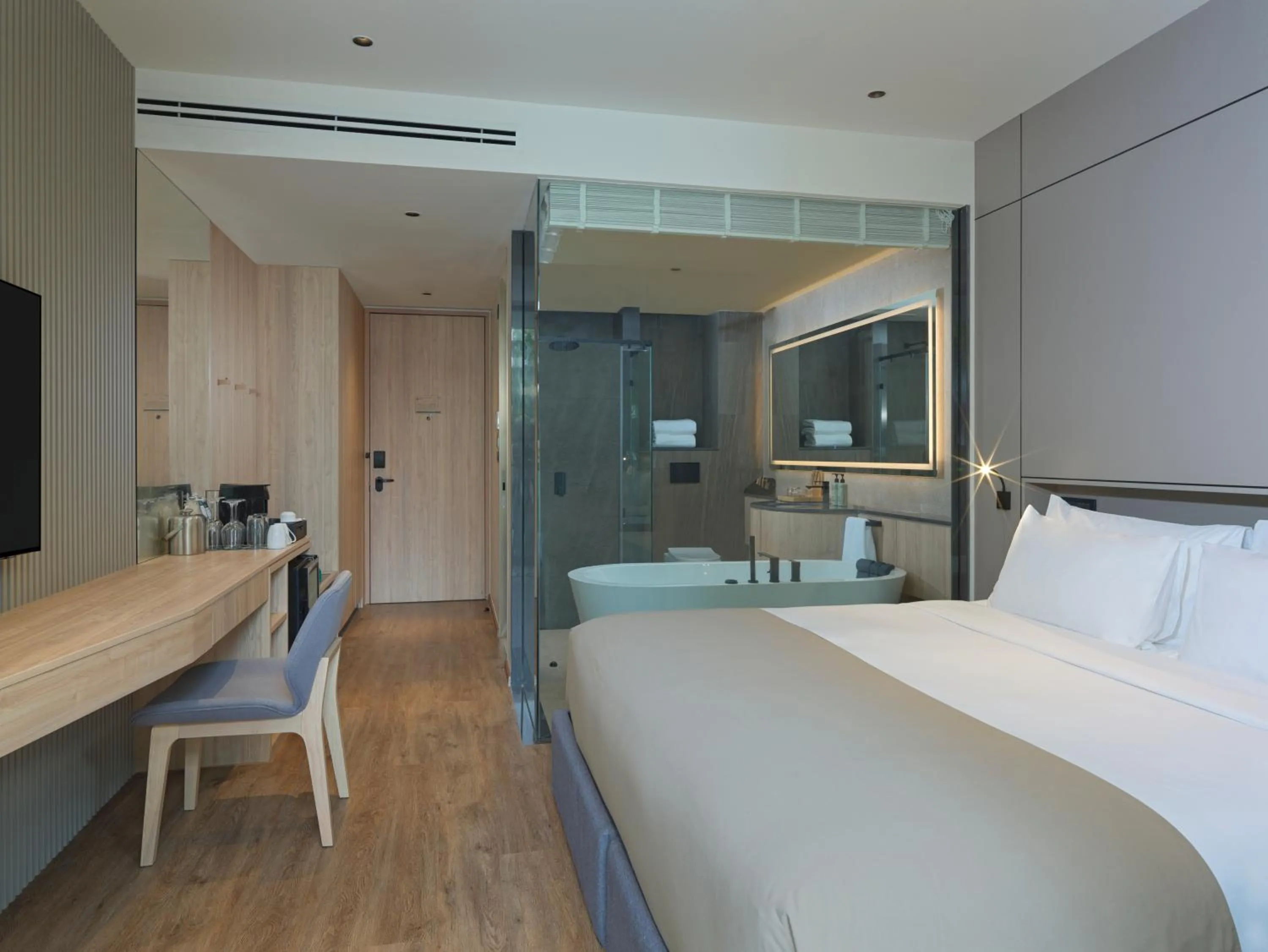 Bed in La Green Hotel and Residence