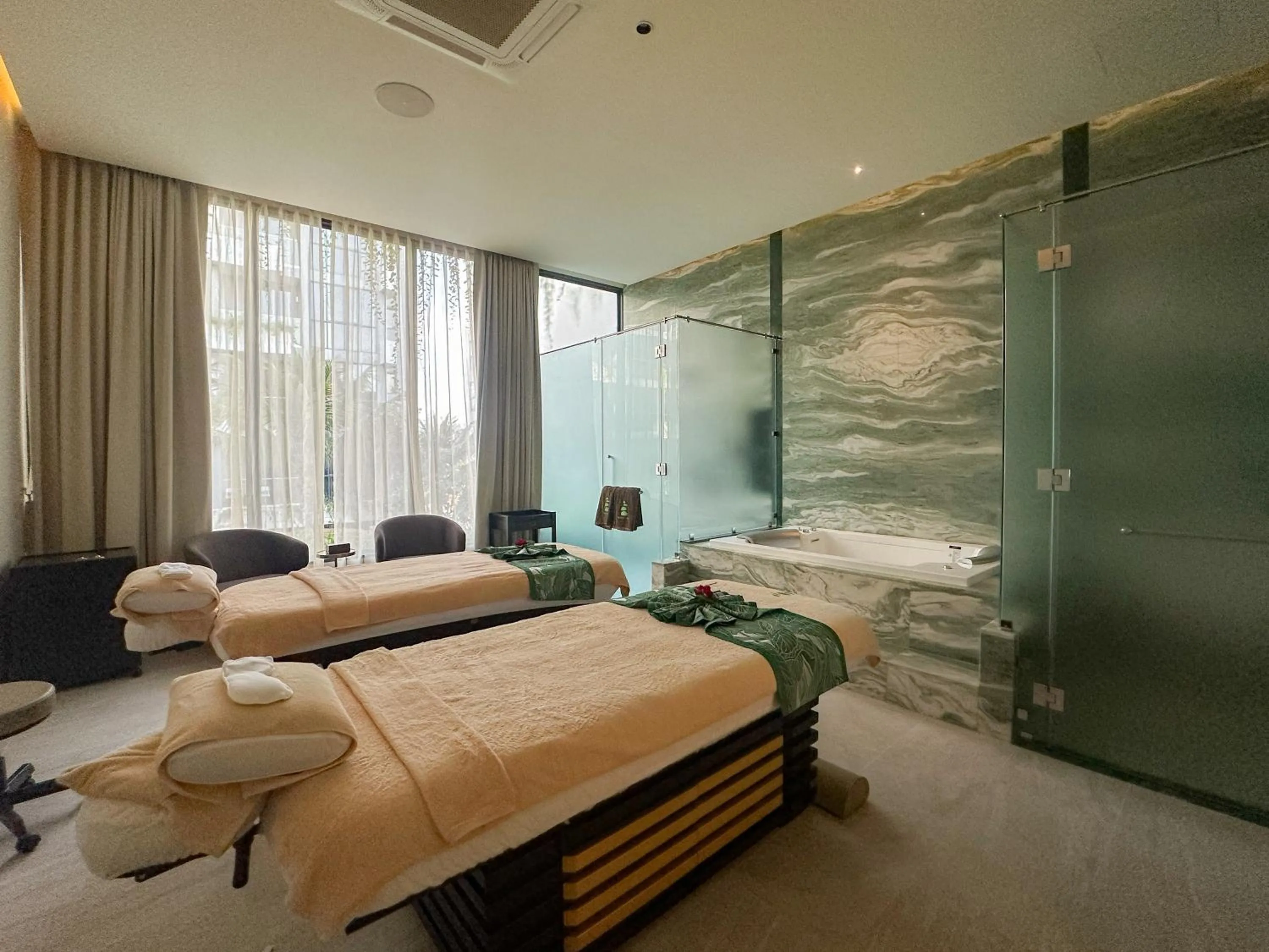 Massage, Bed in La Green Hotel and Residence