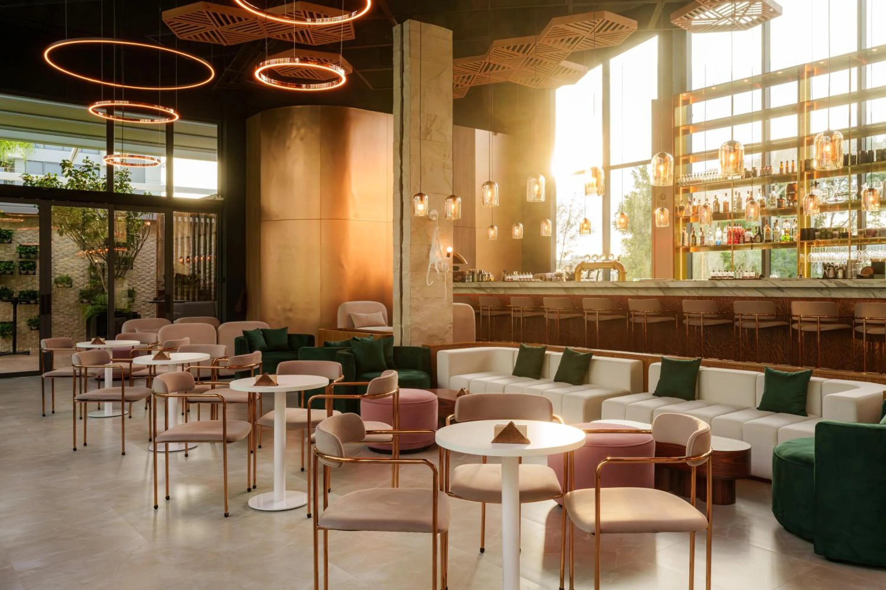 Restaurant/places to eat in La Green Hotel and Residence