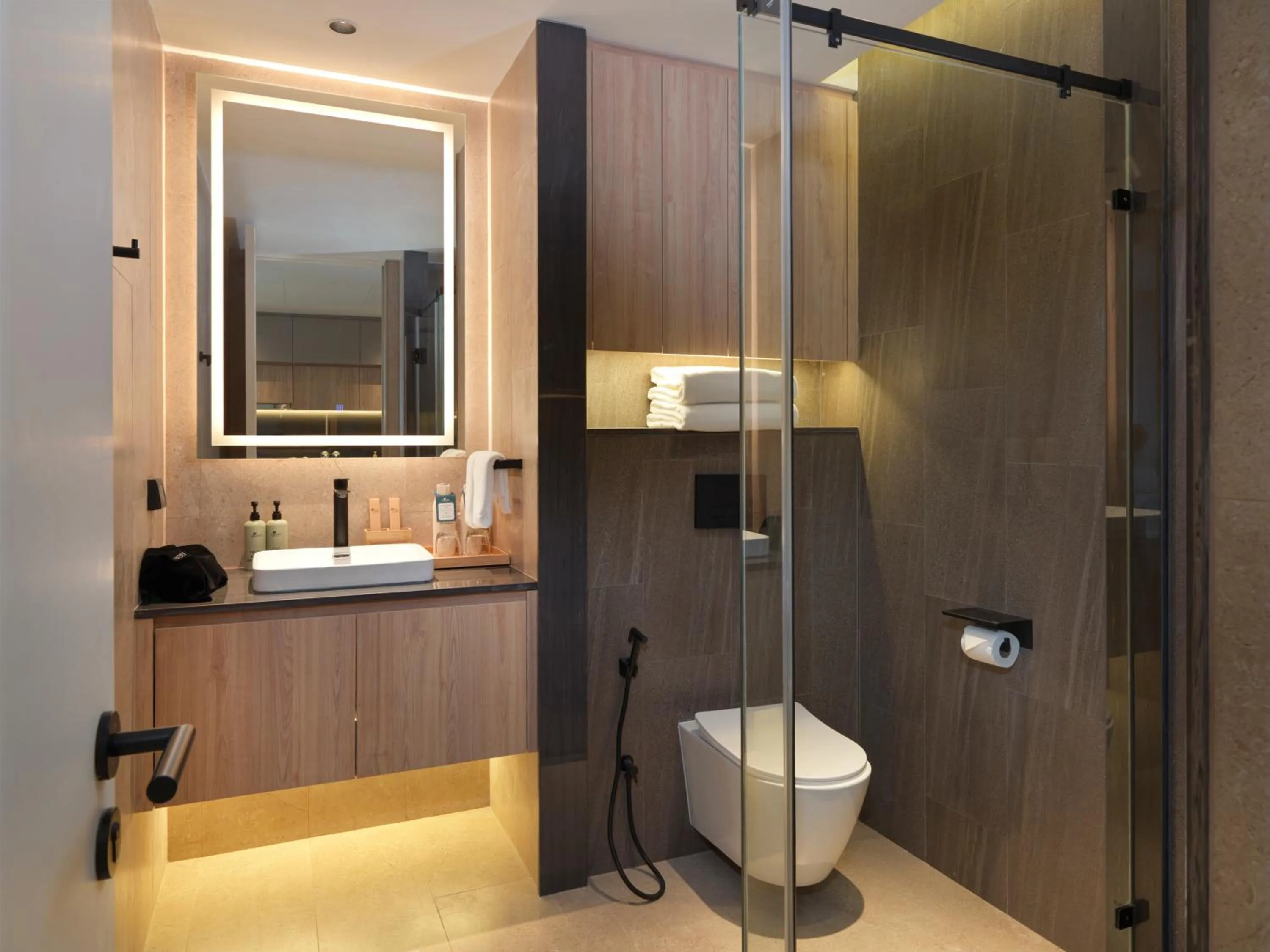 Shower in La Green Hotel and Residence