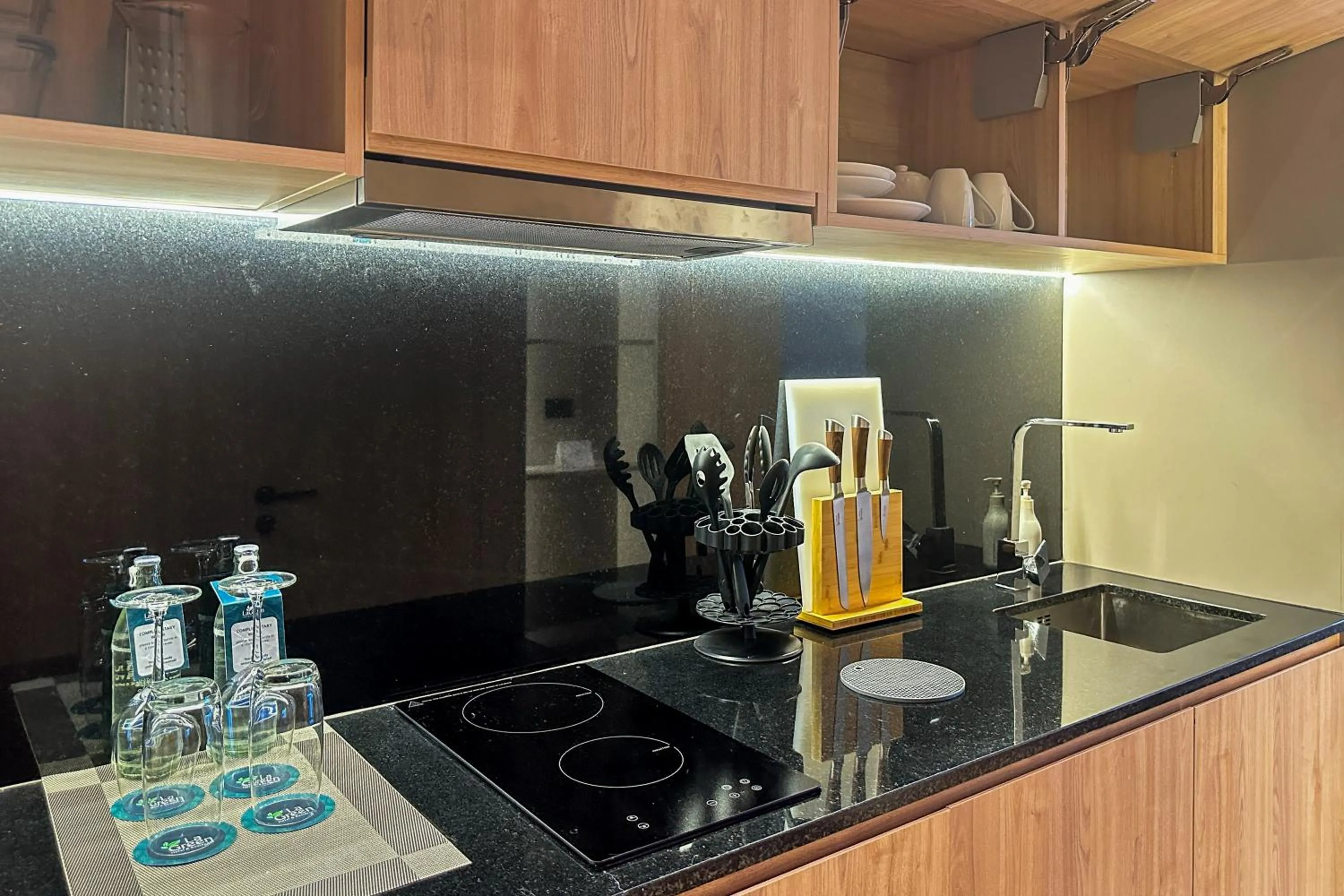 Kitchen or kitchenette in La Green Hotel and Residence