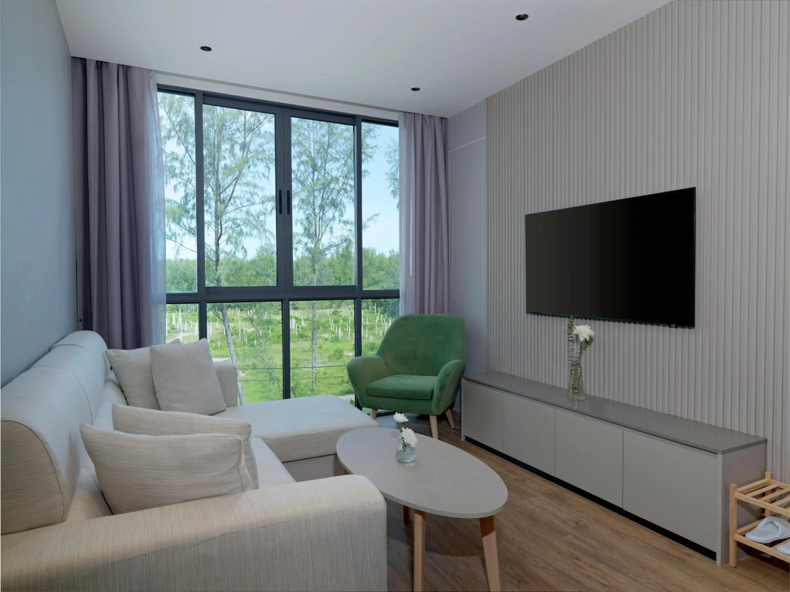 TV and multimedia in La Green Hotel and Residence