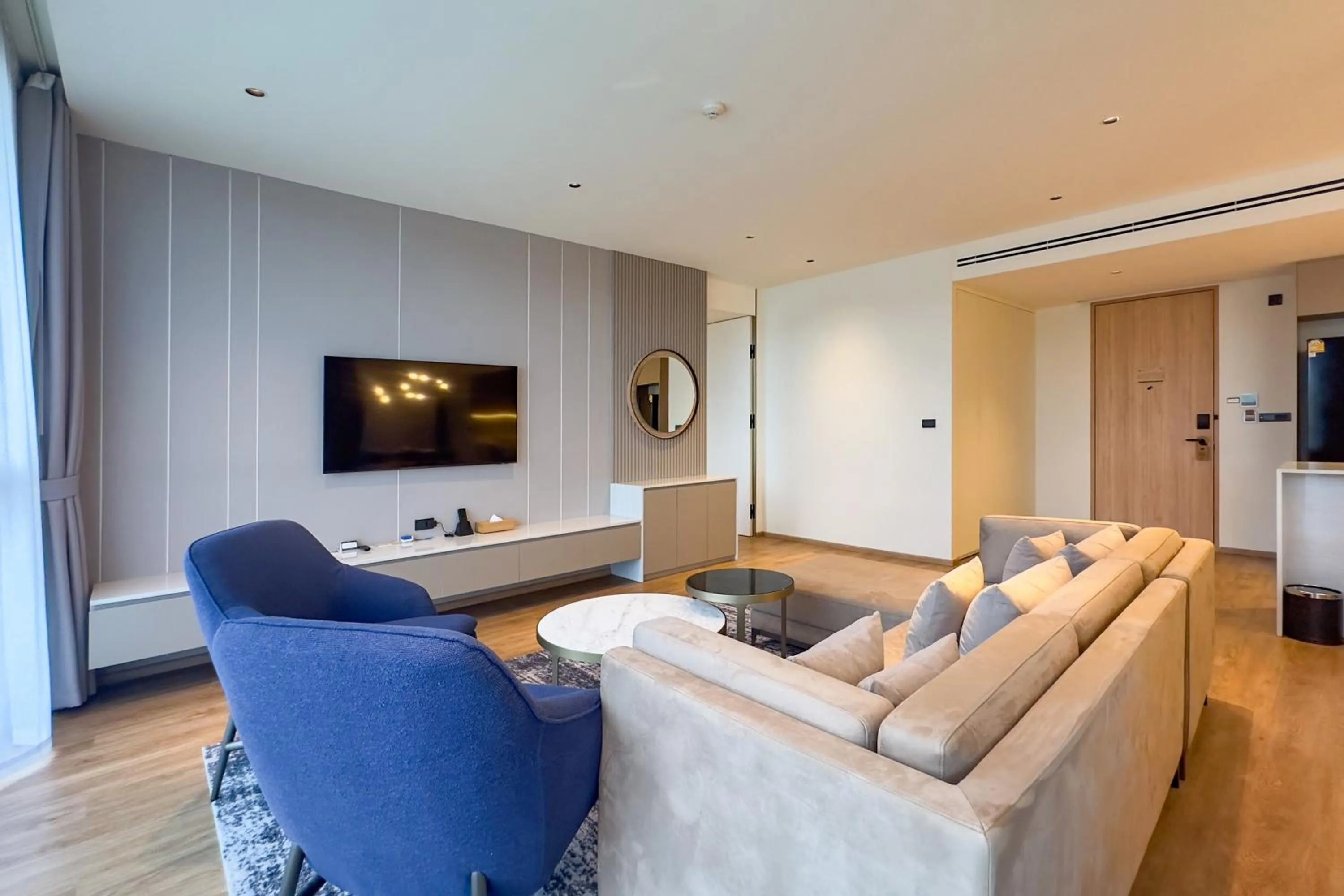 TV and multimedia in La Green Hotel and Residence