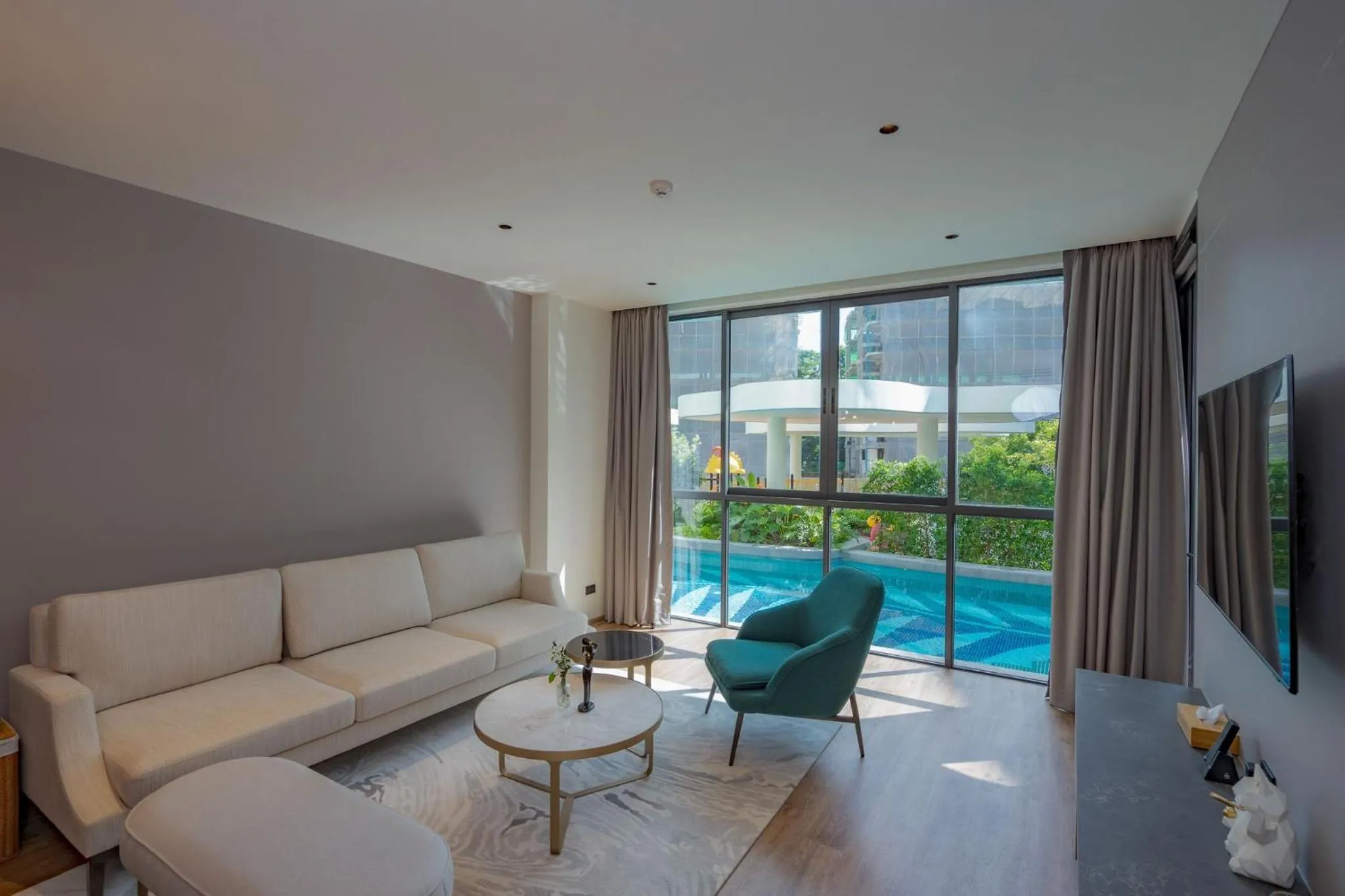 TV and multimedia in La Green Hotel and Residence