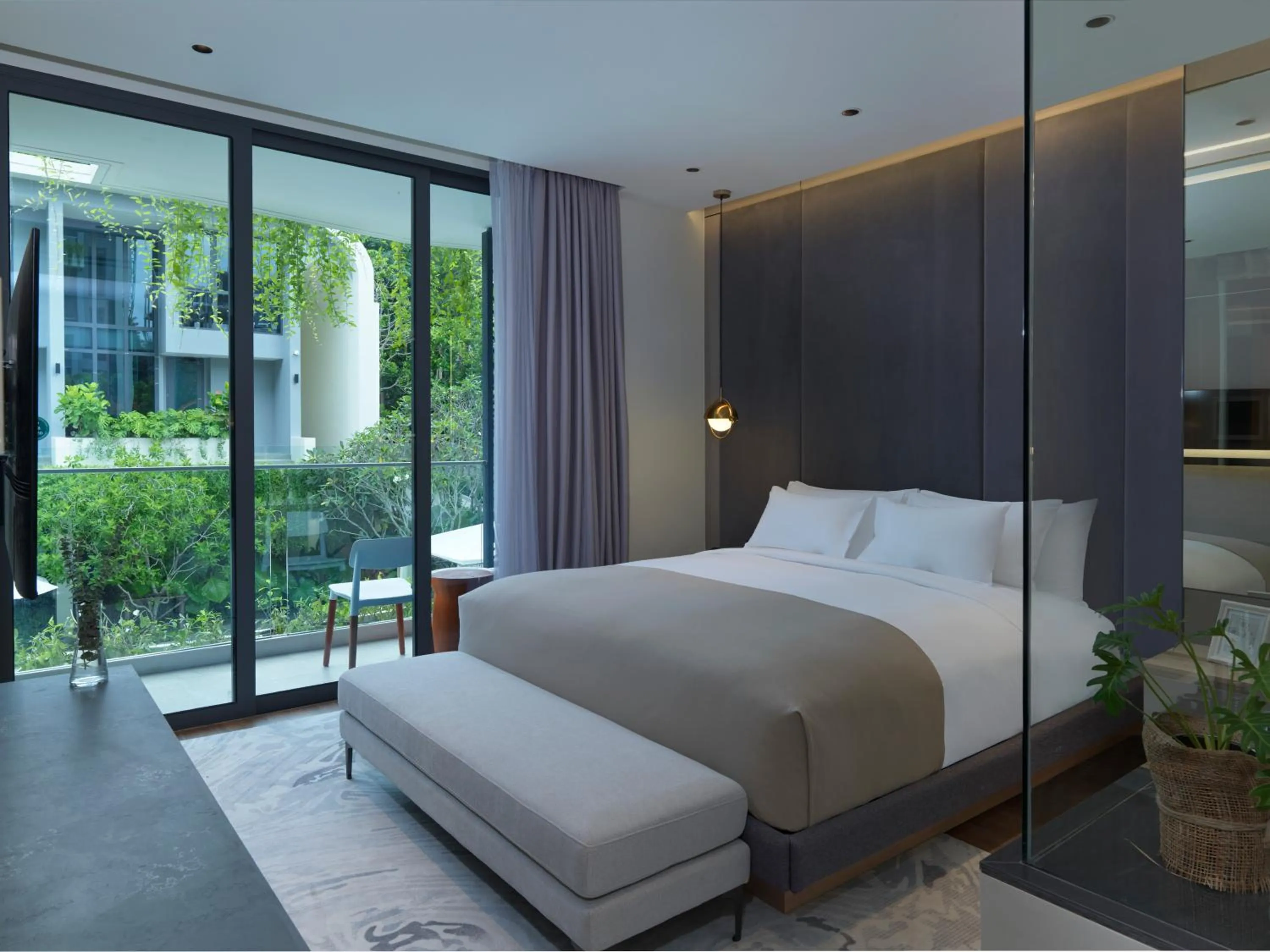 Bed in La Green Hotel and Residence