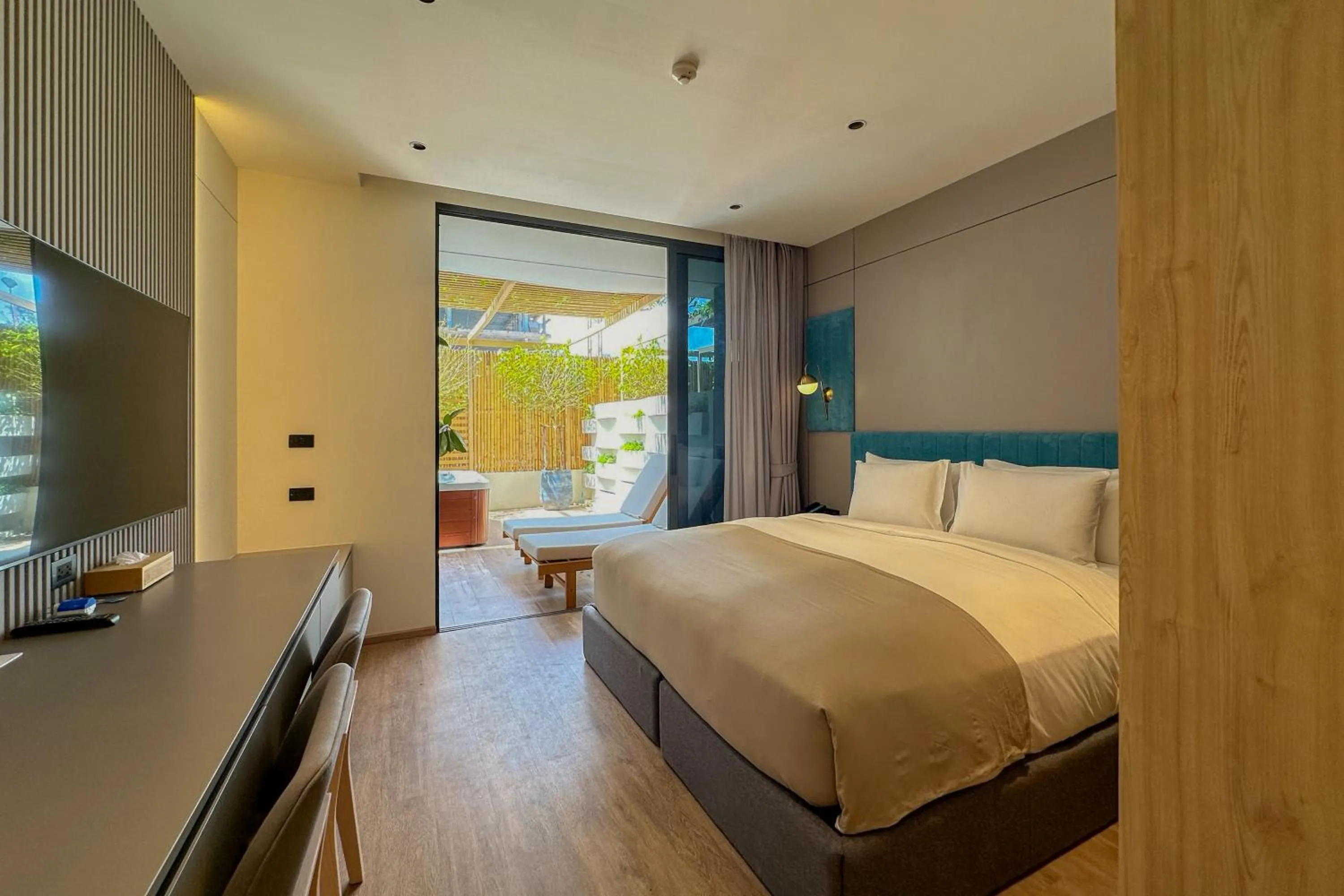 Bed in La Green Hotel and Residence