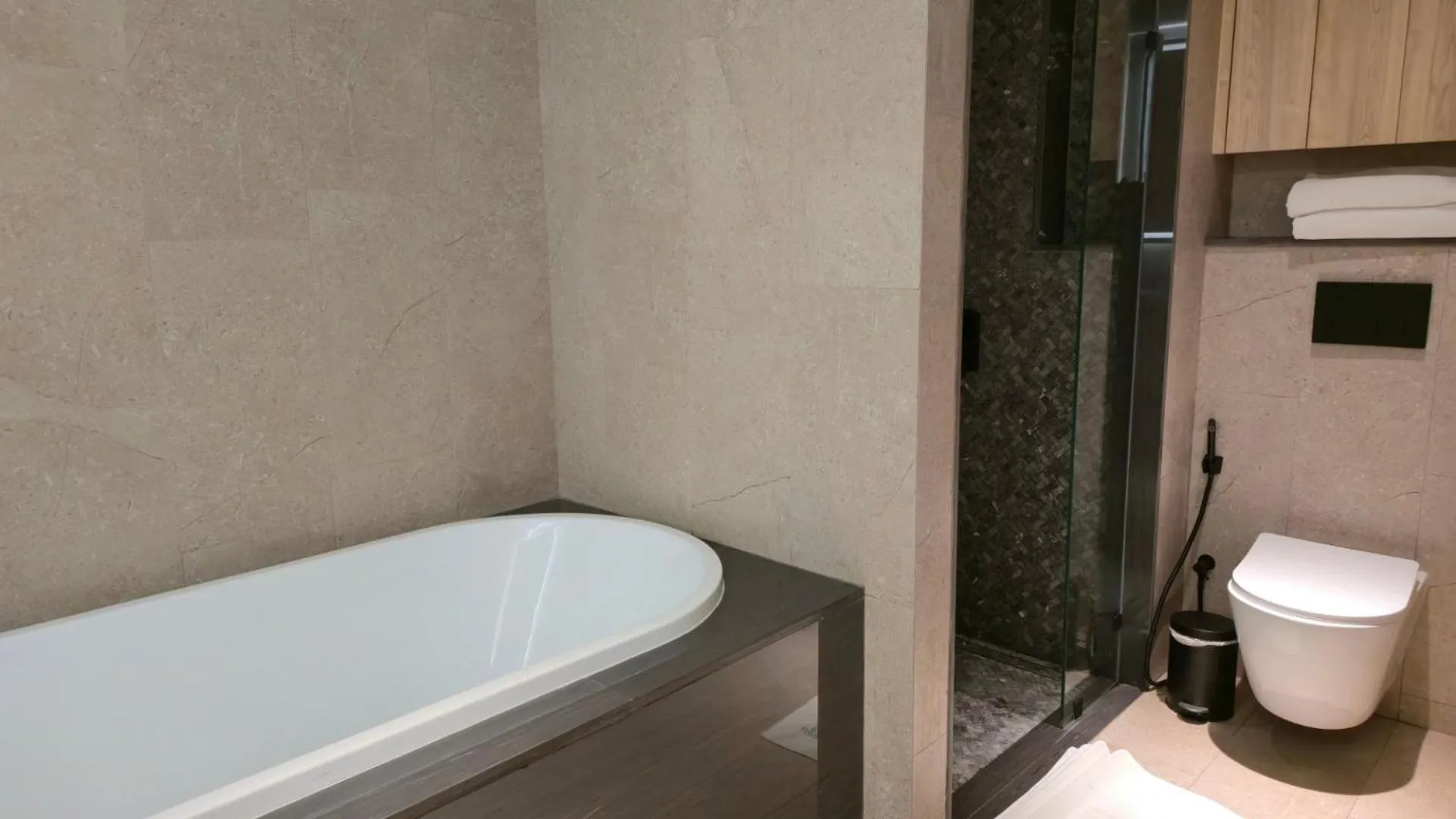 Toilet in La Green Hotel and Residence