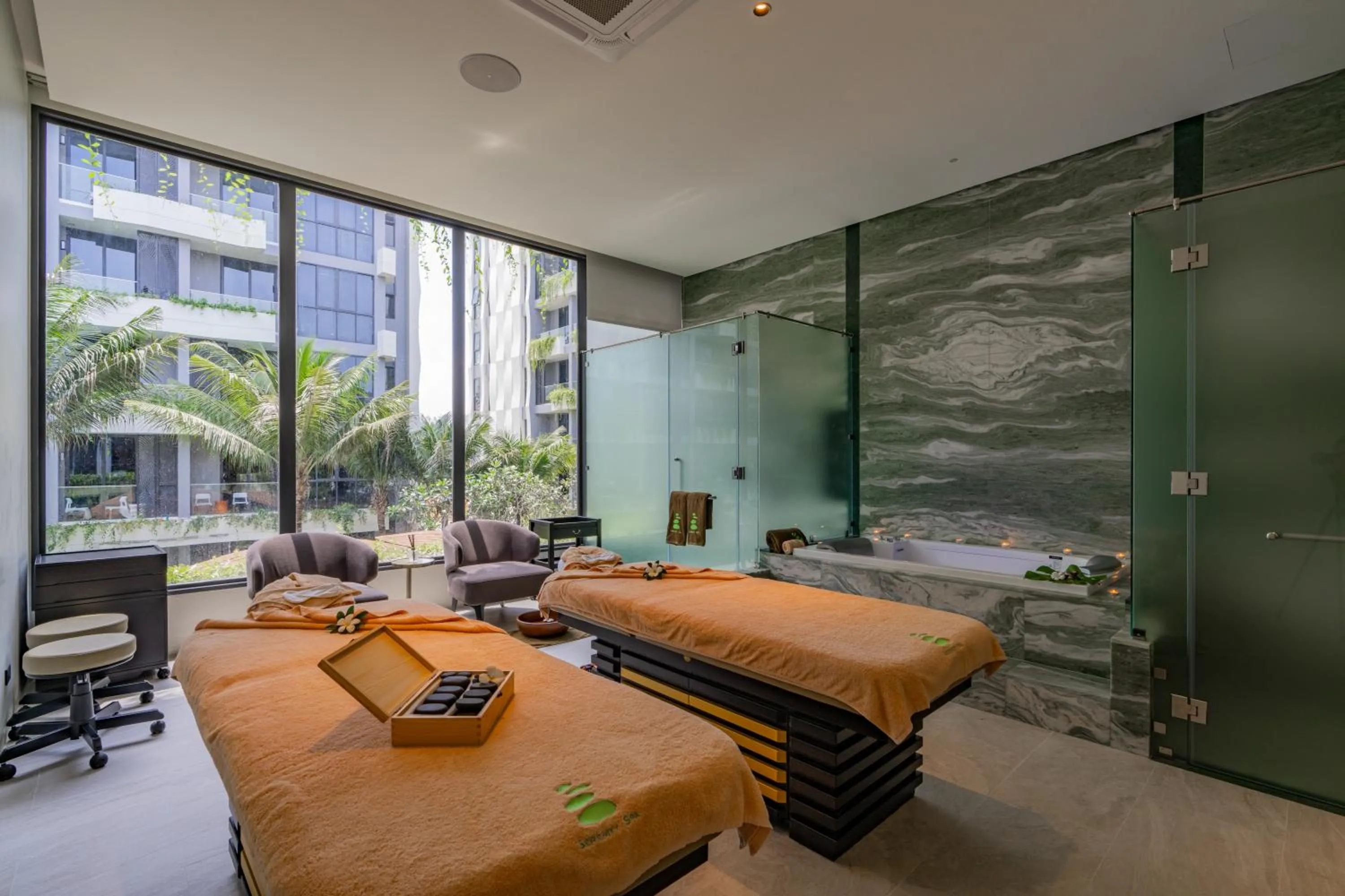 Massage in La Green Hotel and Residence