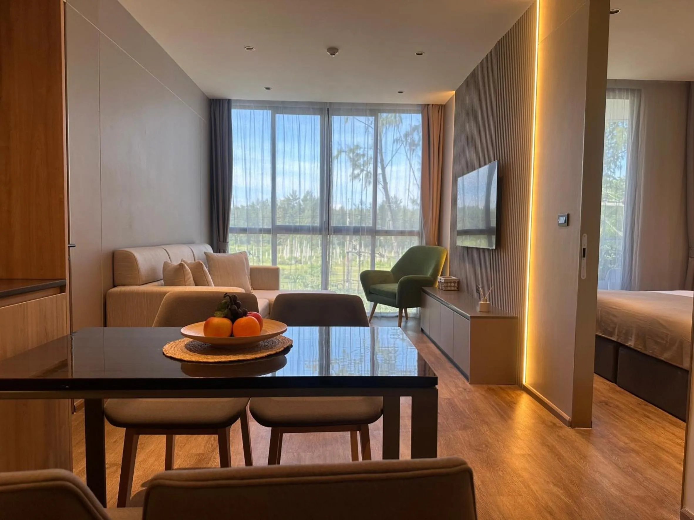 Living room, Bed in La Green Hotel and Residence