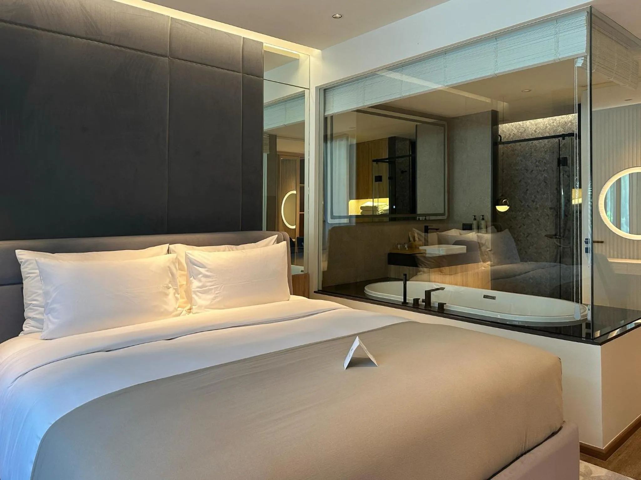 Bed in La Green Hotel and Residence